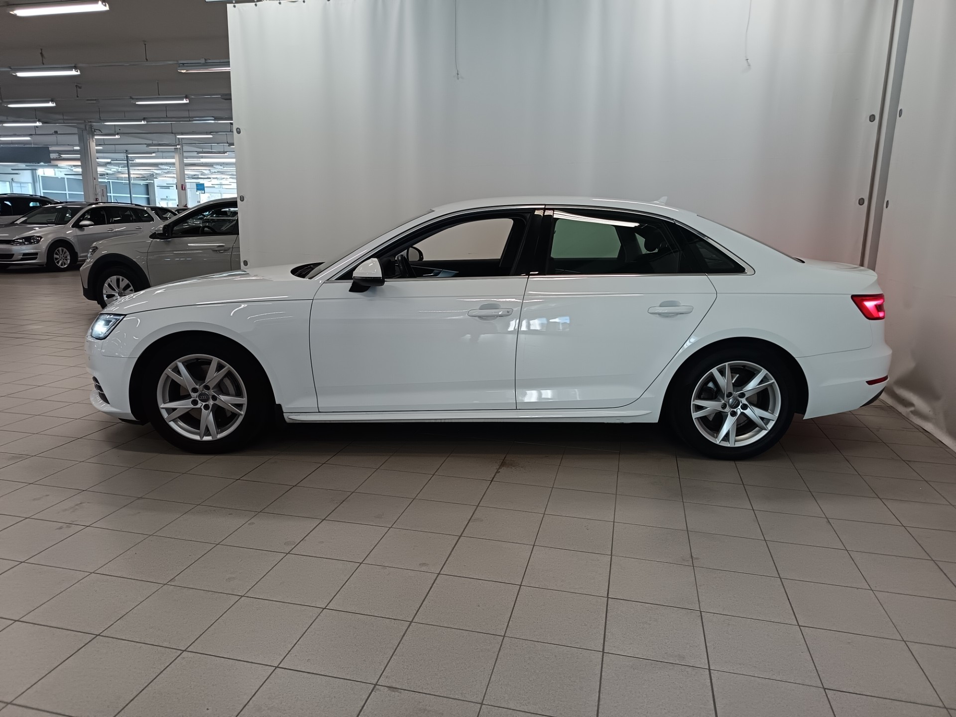 AUDI A4 2016
