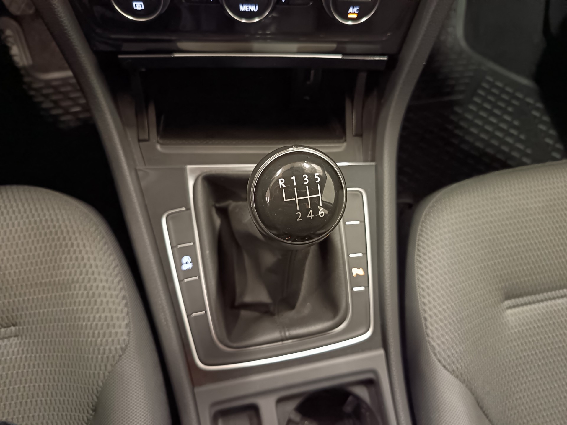 VOLKSWAGEN Golf 2020