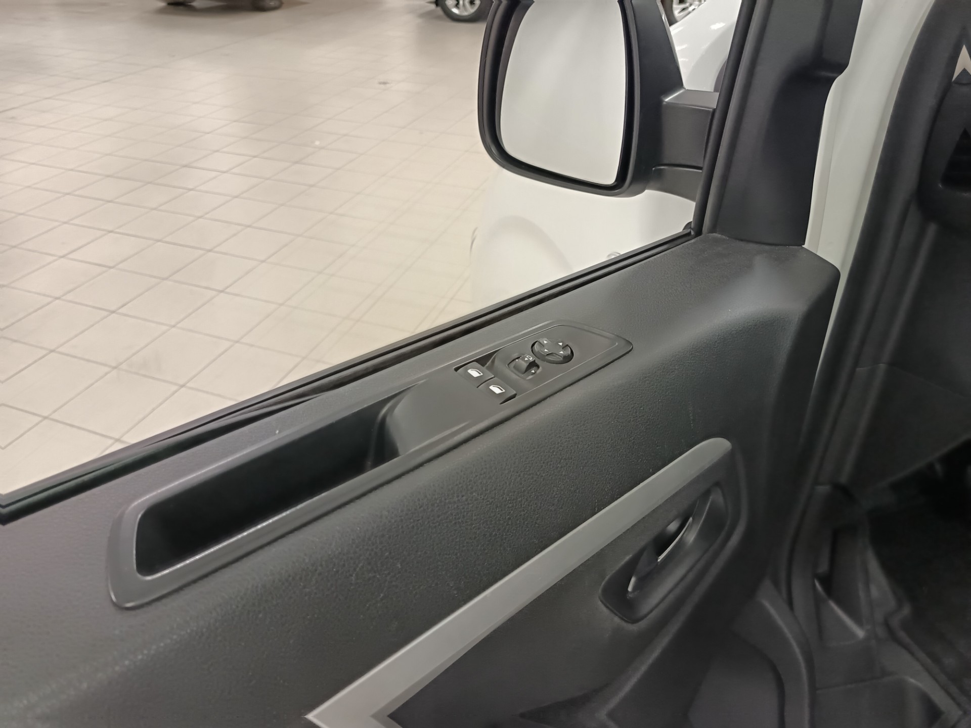 Peugeot Traveller 2022