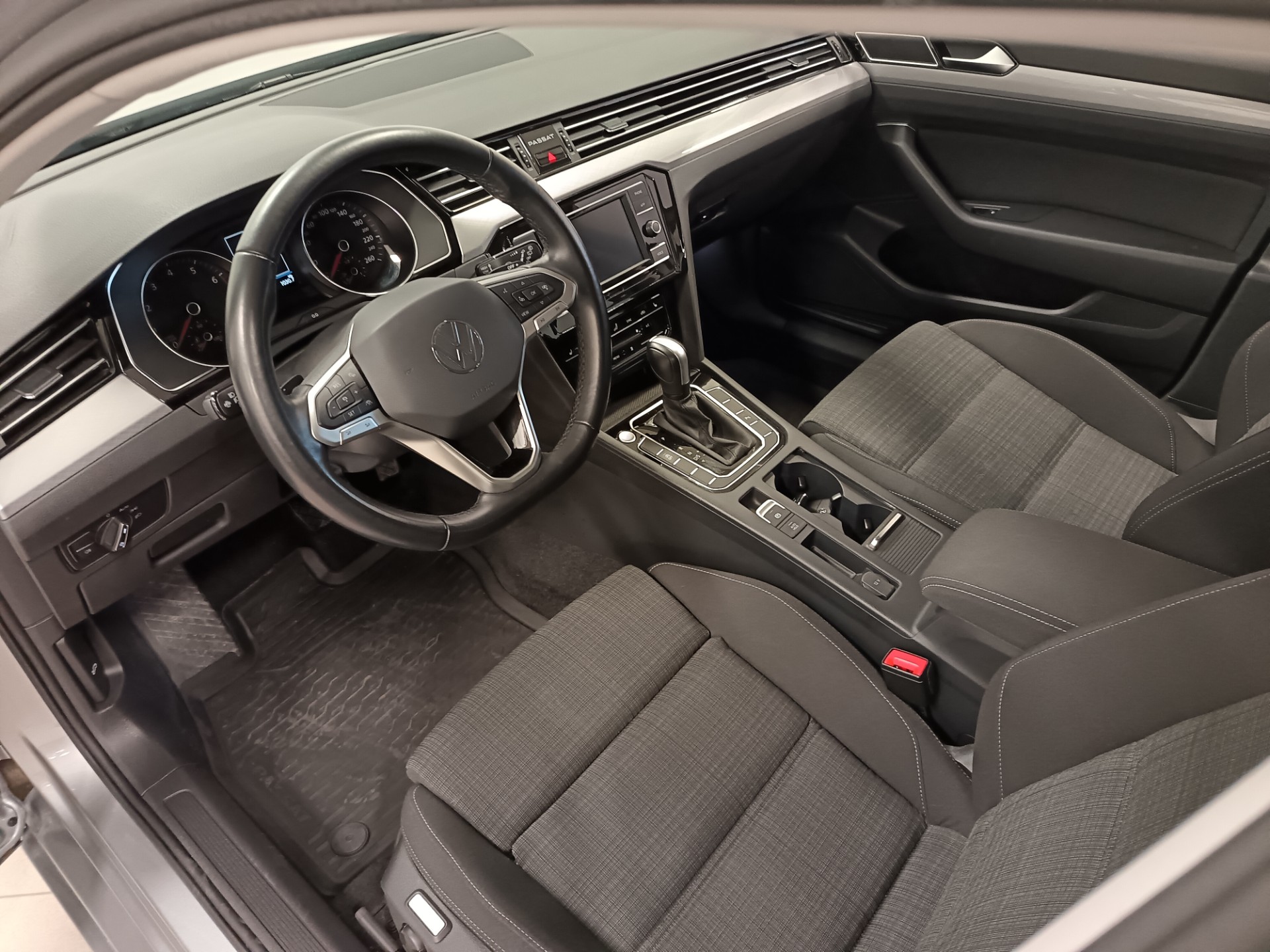 VOLKSWAGEN Passat 2022