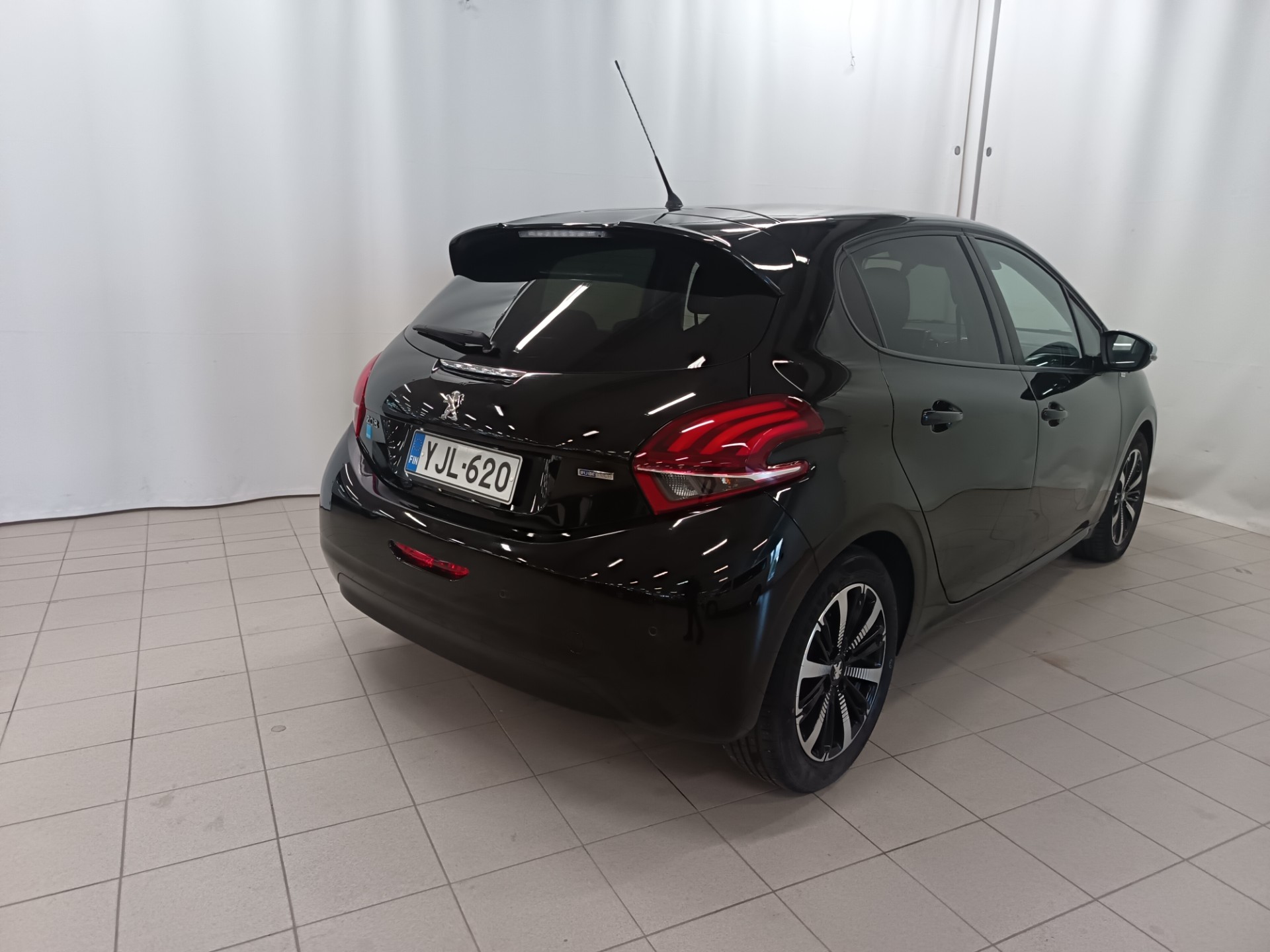 PEUGEOT 208 2017