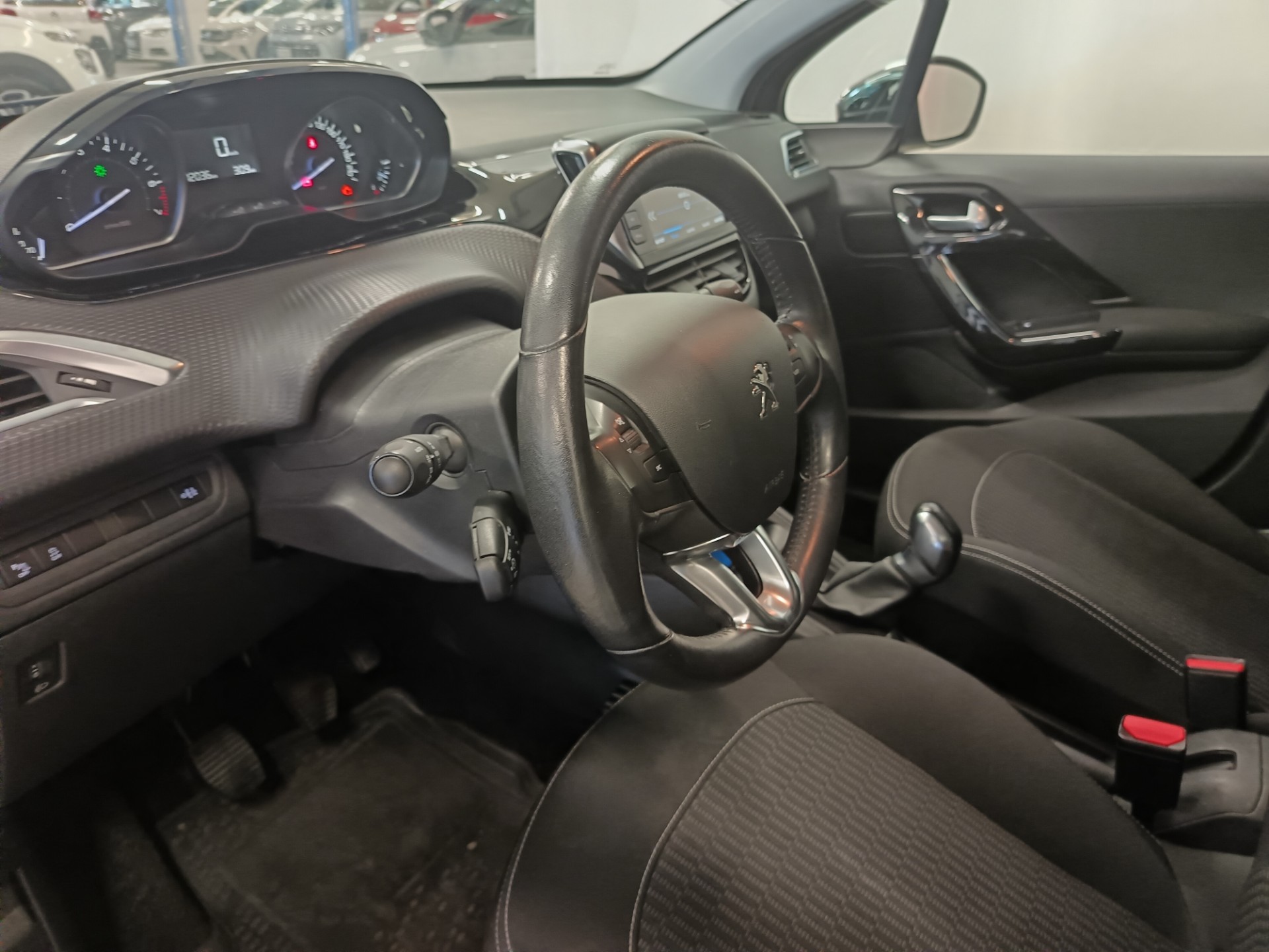 PEUGEOT 208 2017
