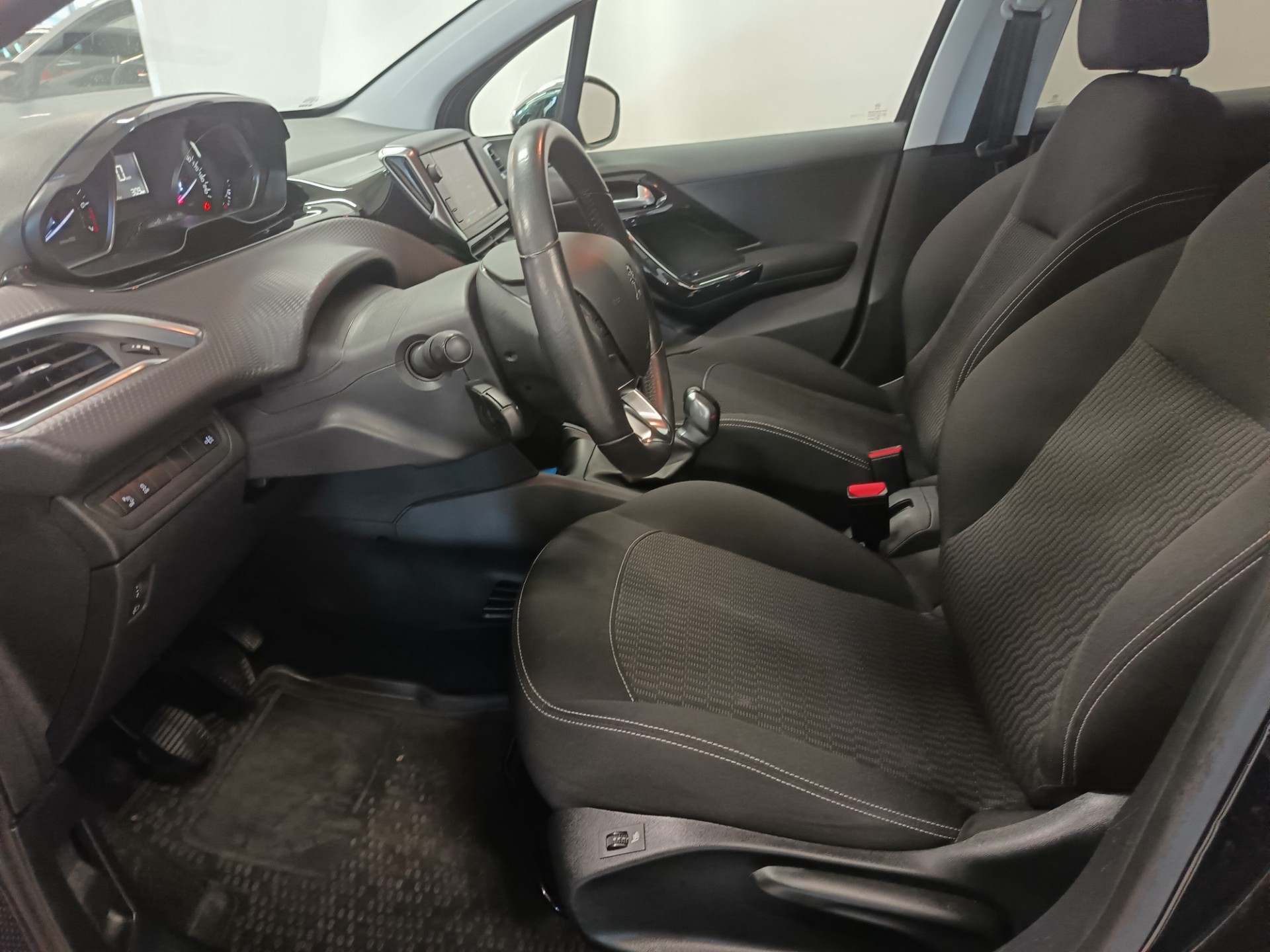 PEUGEOT 208 2017