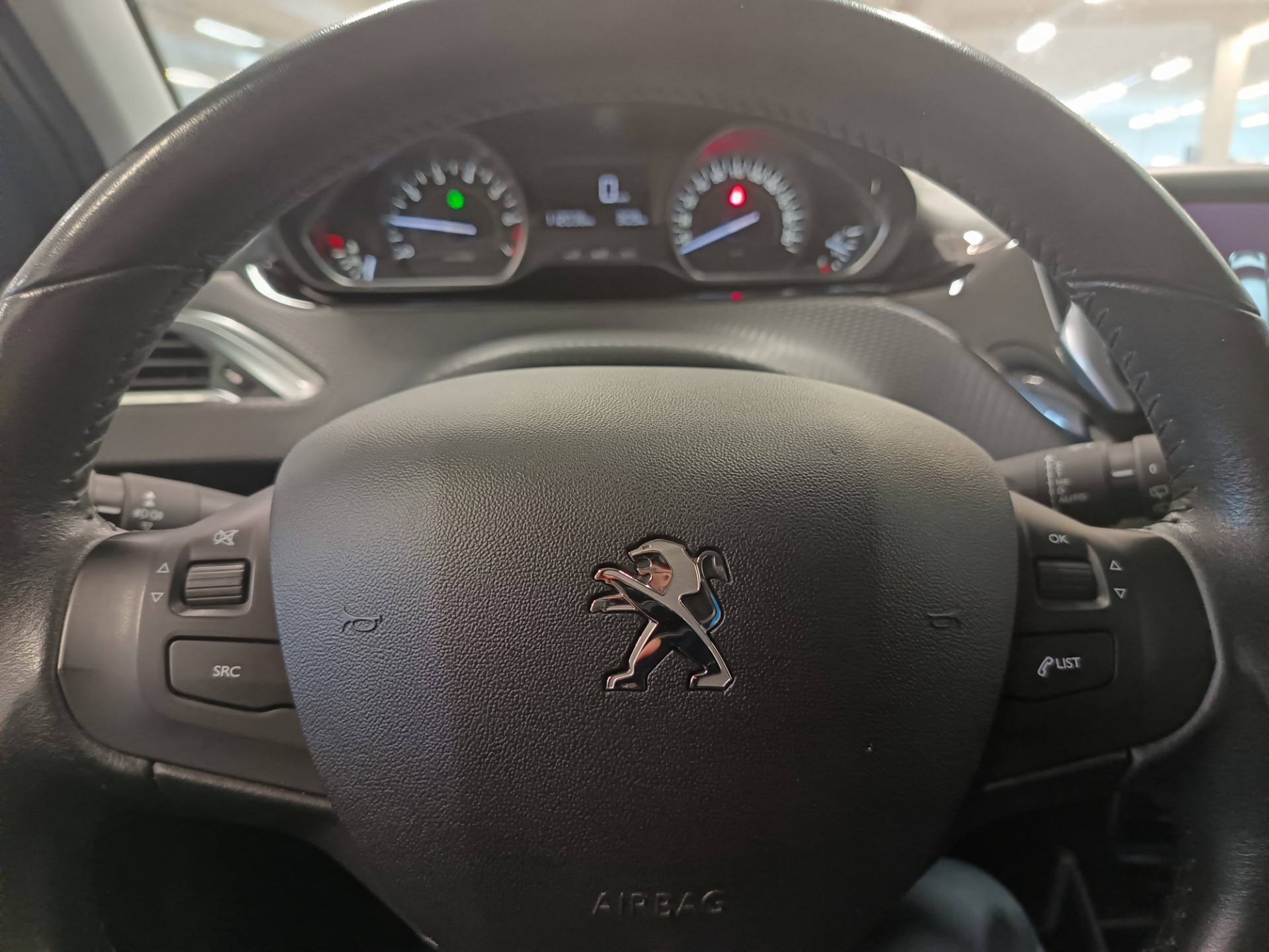 PEUGEOT 208 2017