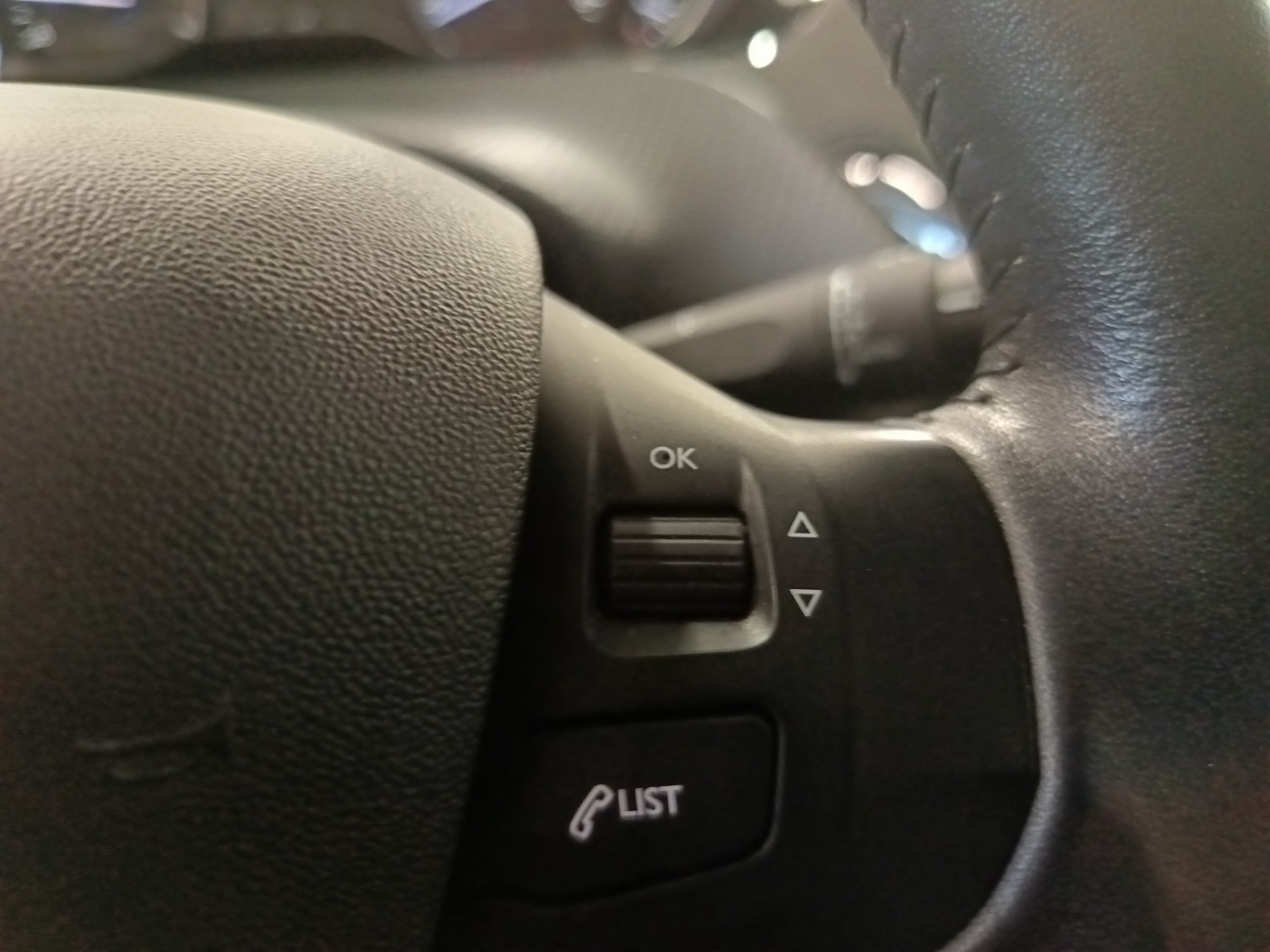 PEUGEOT 208 2017