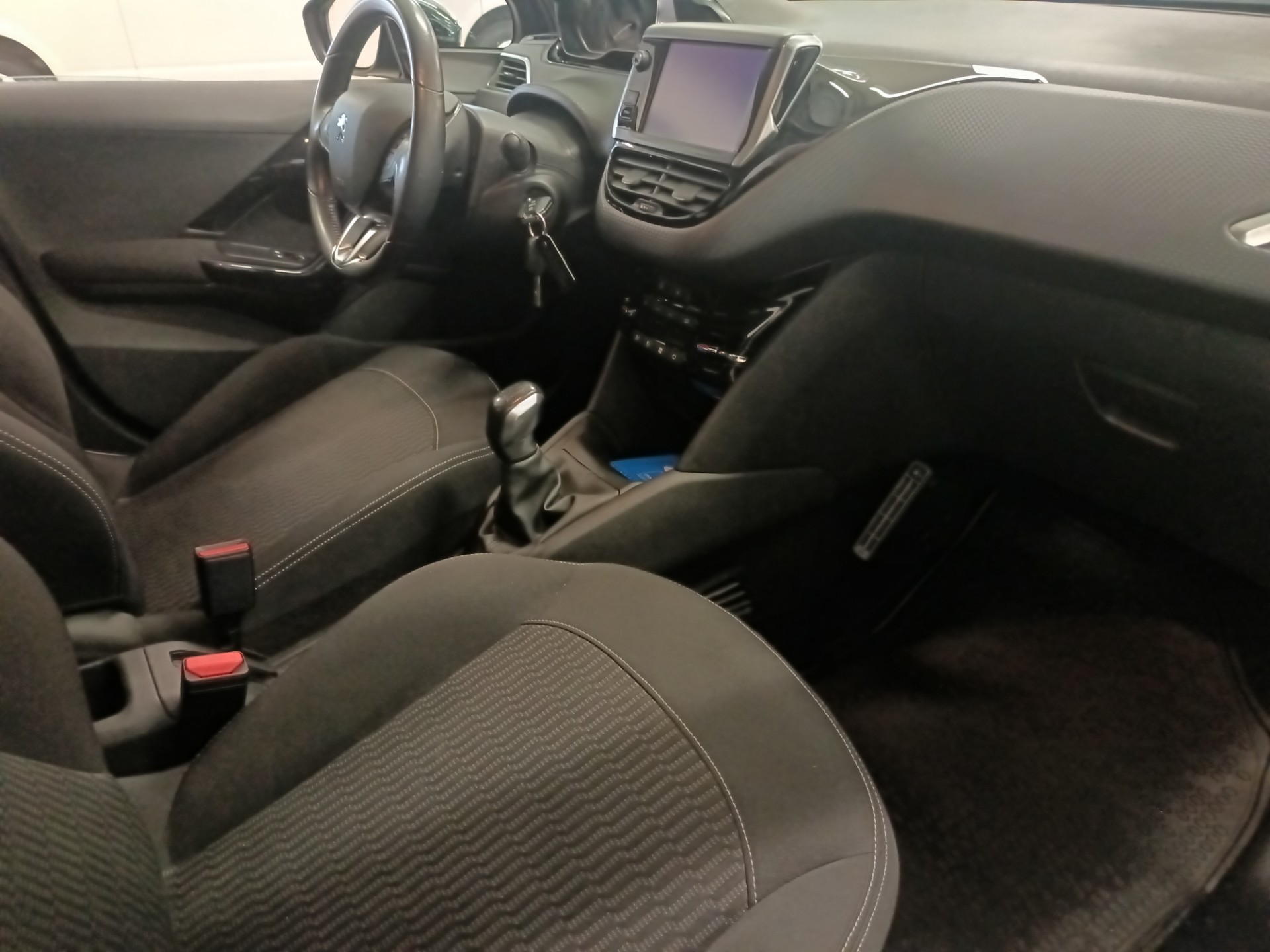 PEUGEOT 208 2017