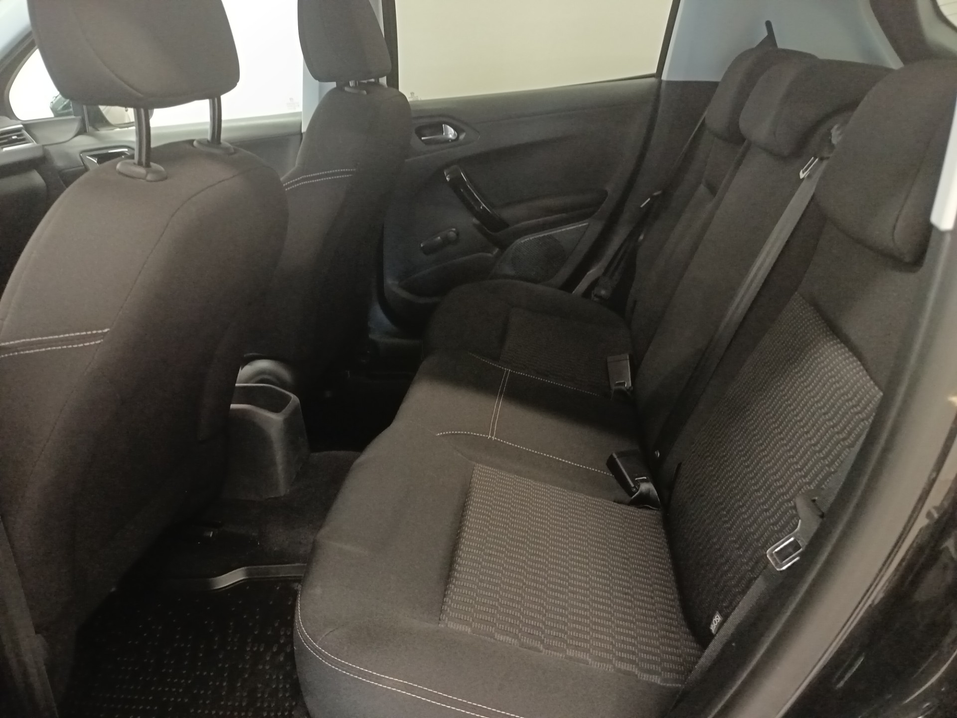 PEUGEOT 208 2017