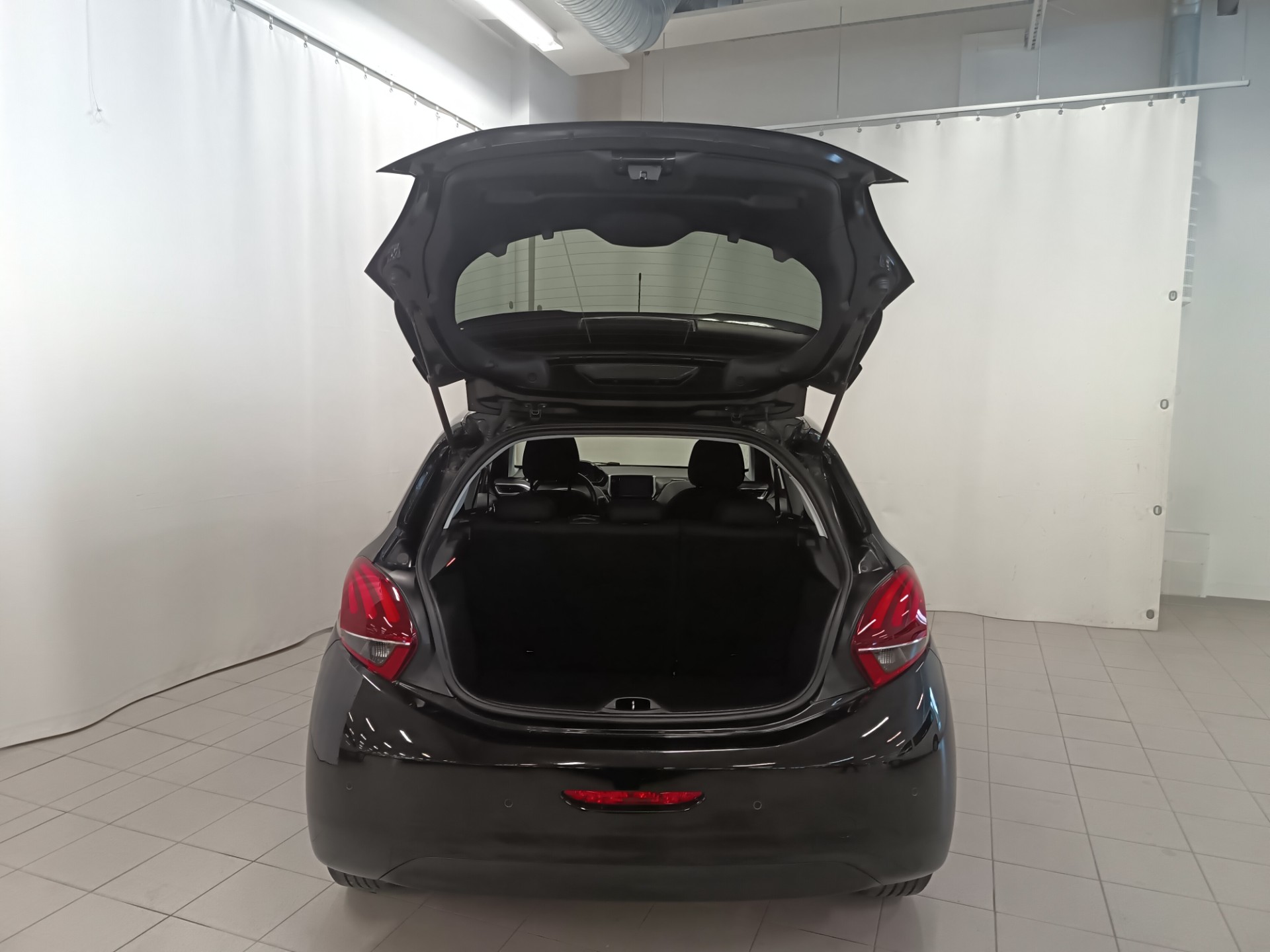 PEUGEOT 208 2017