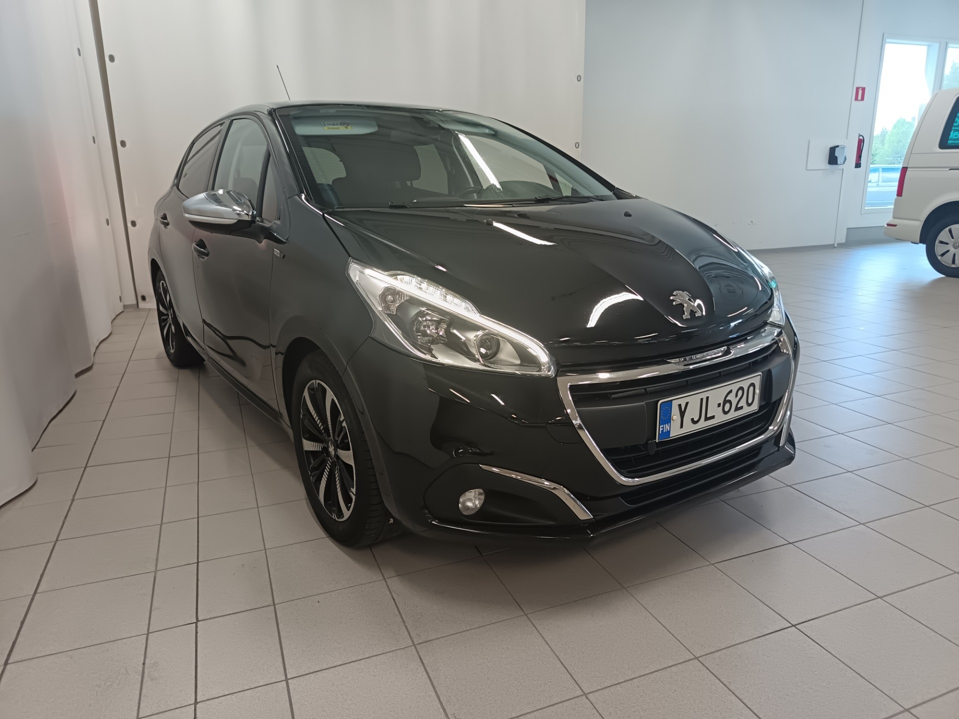 PEUGEOT 208 2017