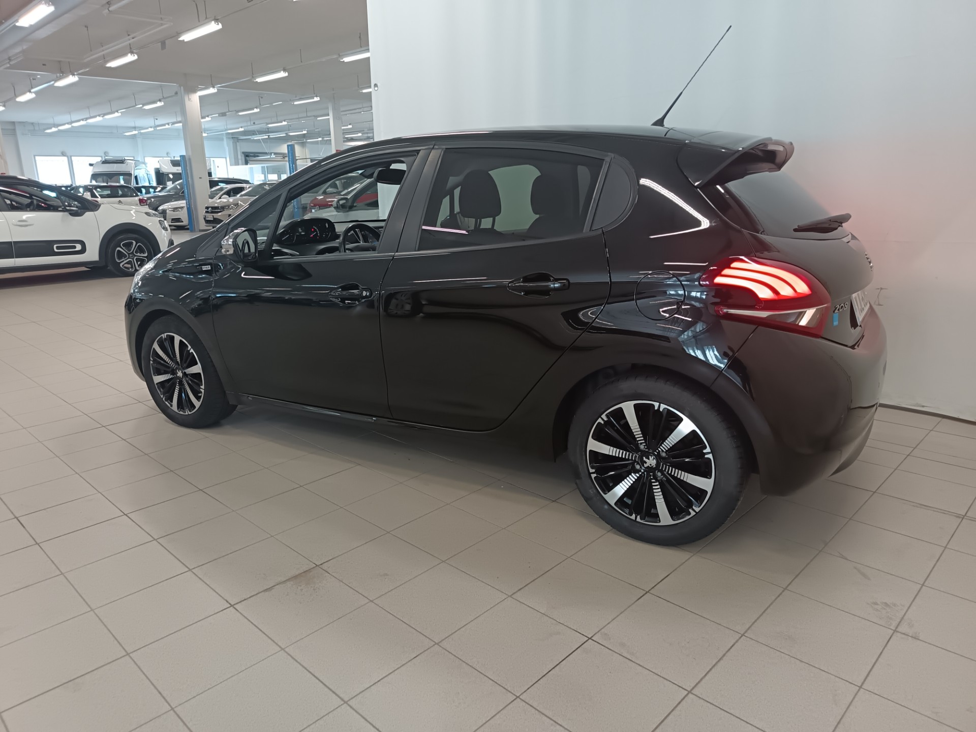 PEUGEOT 208 2017