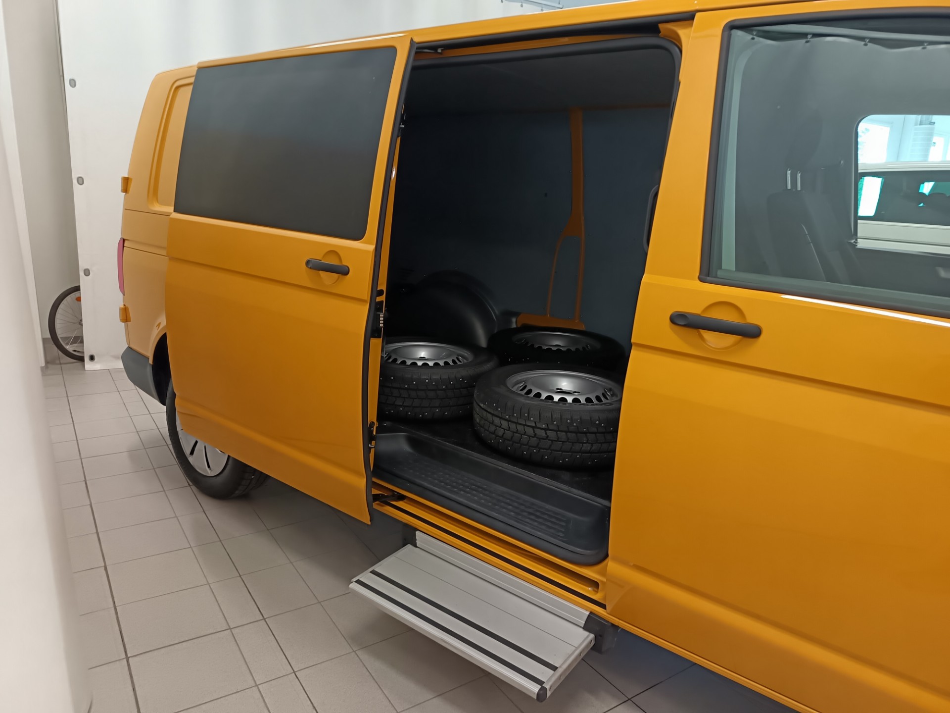 VOLKSWAGEN Transporter 2024