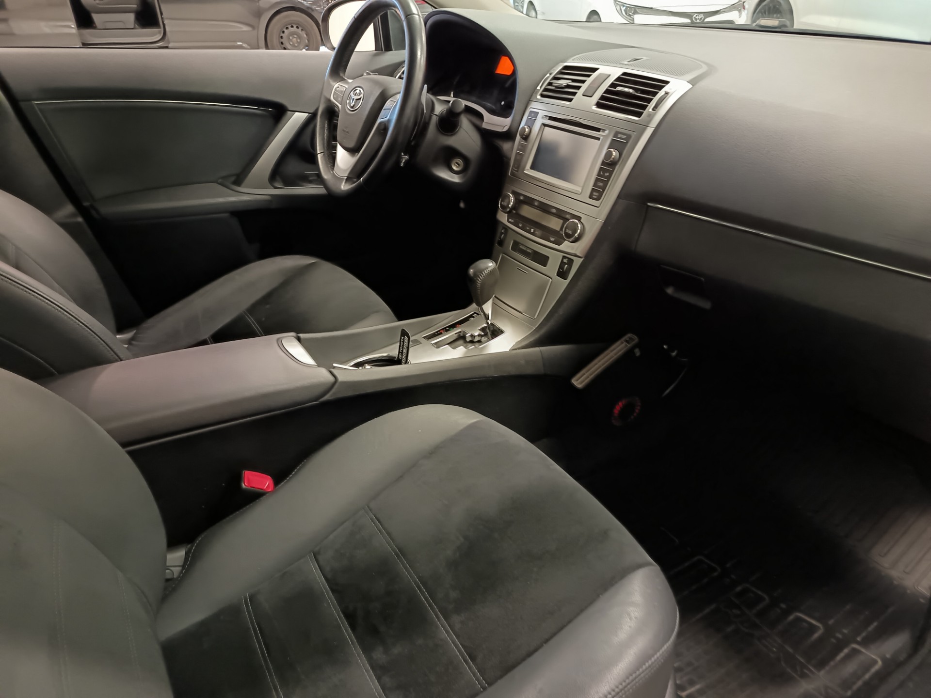 TOYOTA Avensis 14