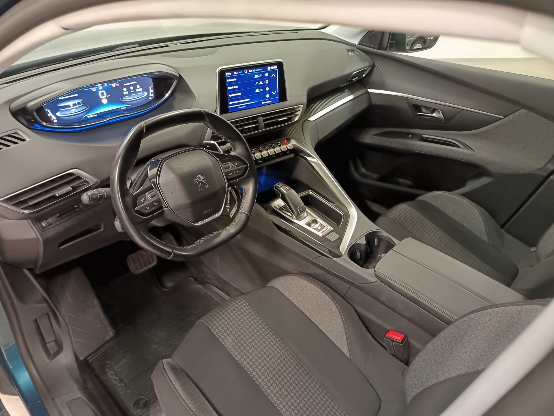 PEUGEOT 5008 2018