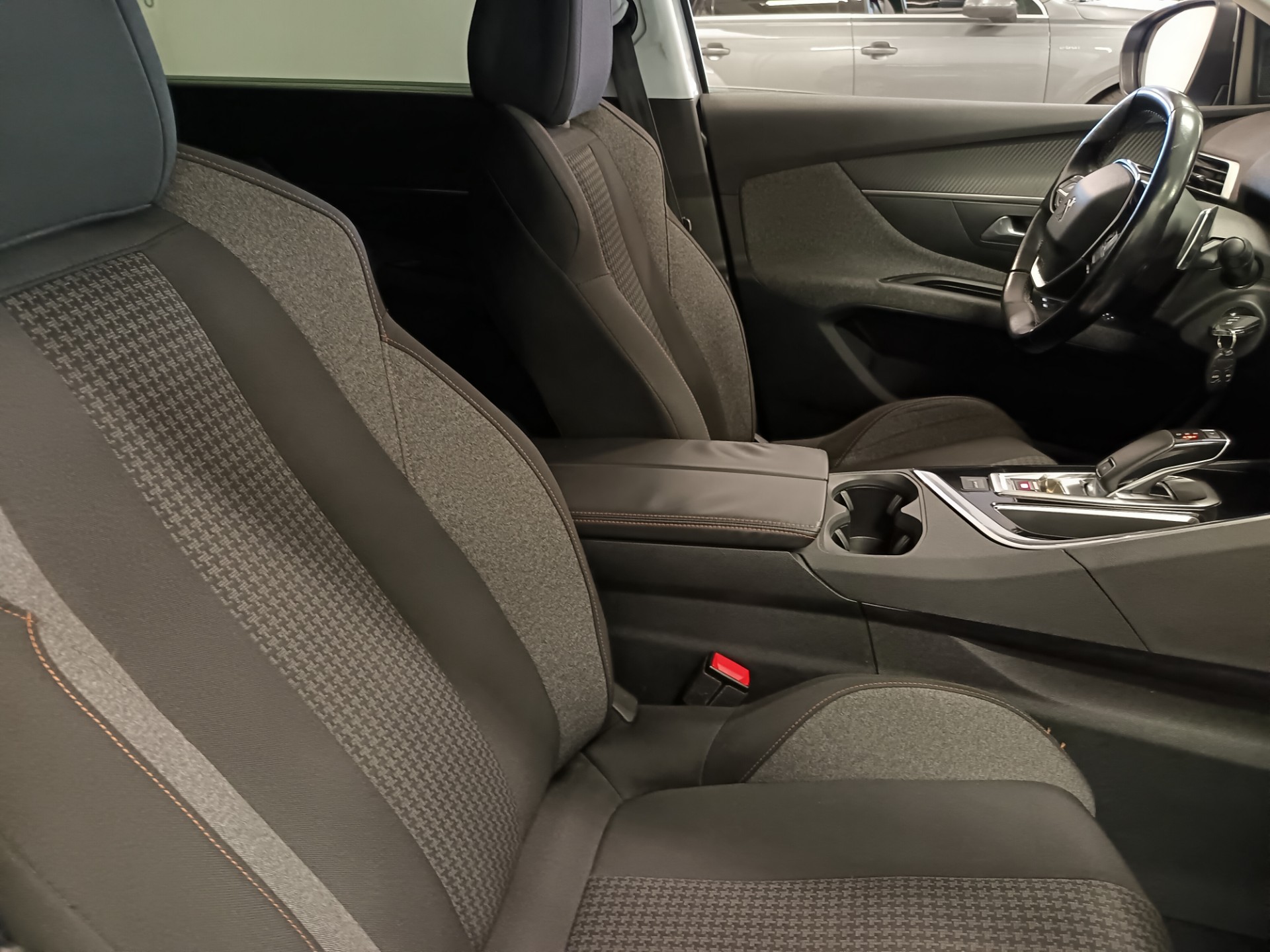 PEUGEOT 5008 2019