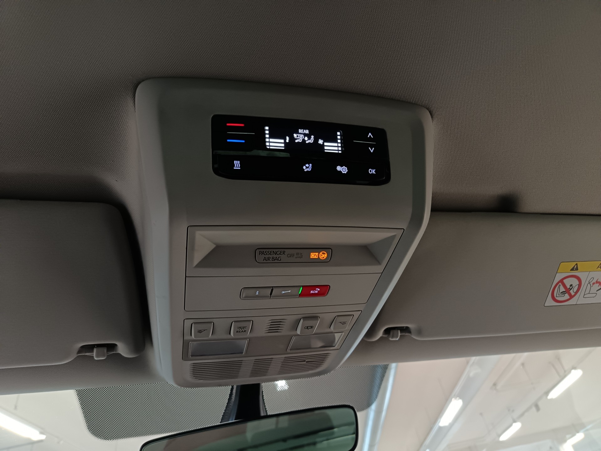 Volkswagen Caravelle 2023