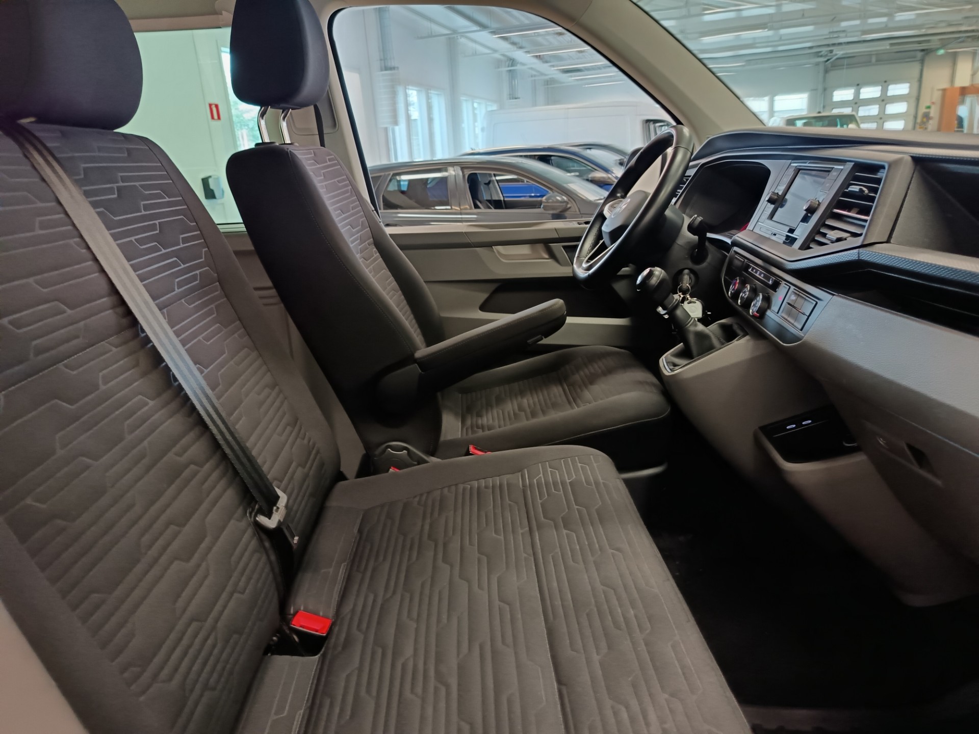 Volkswagen Caravelle 2023