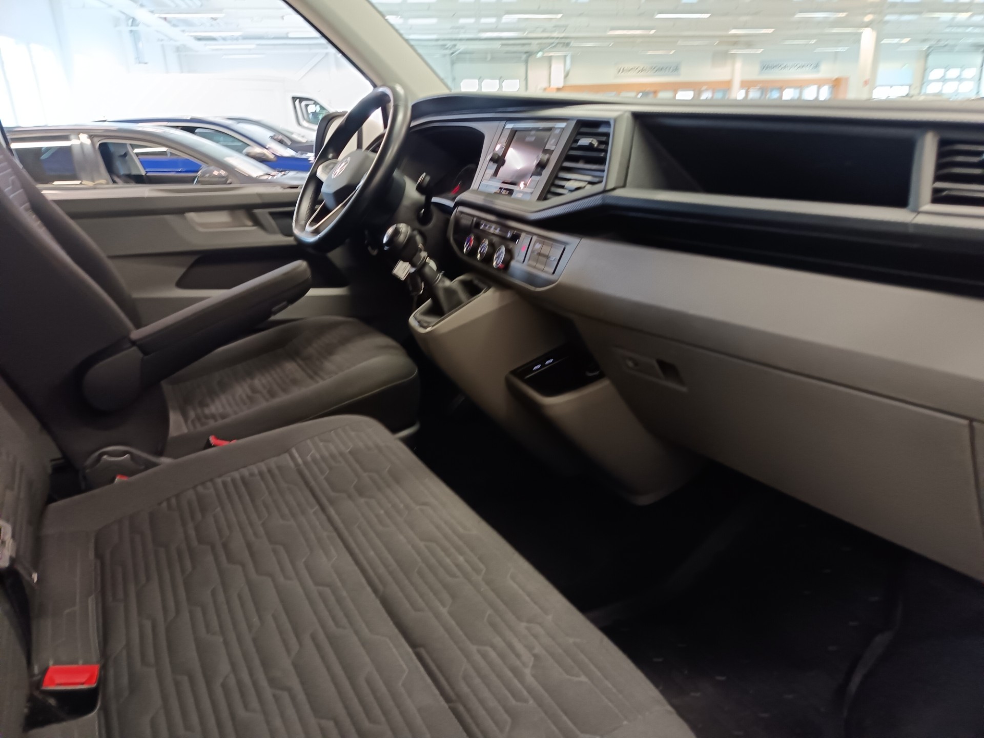 Volkswagen Caravelle 2023