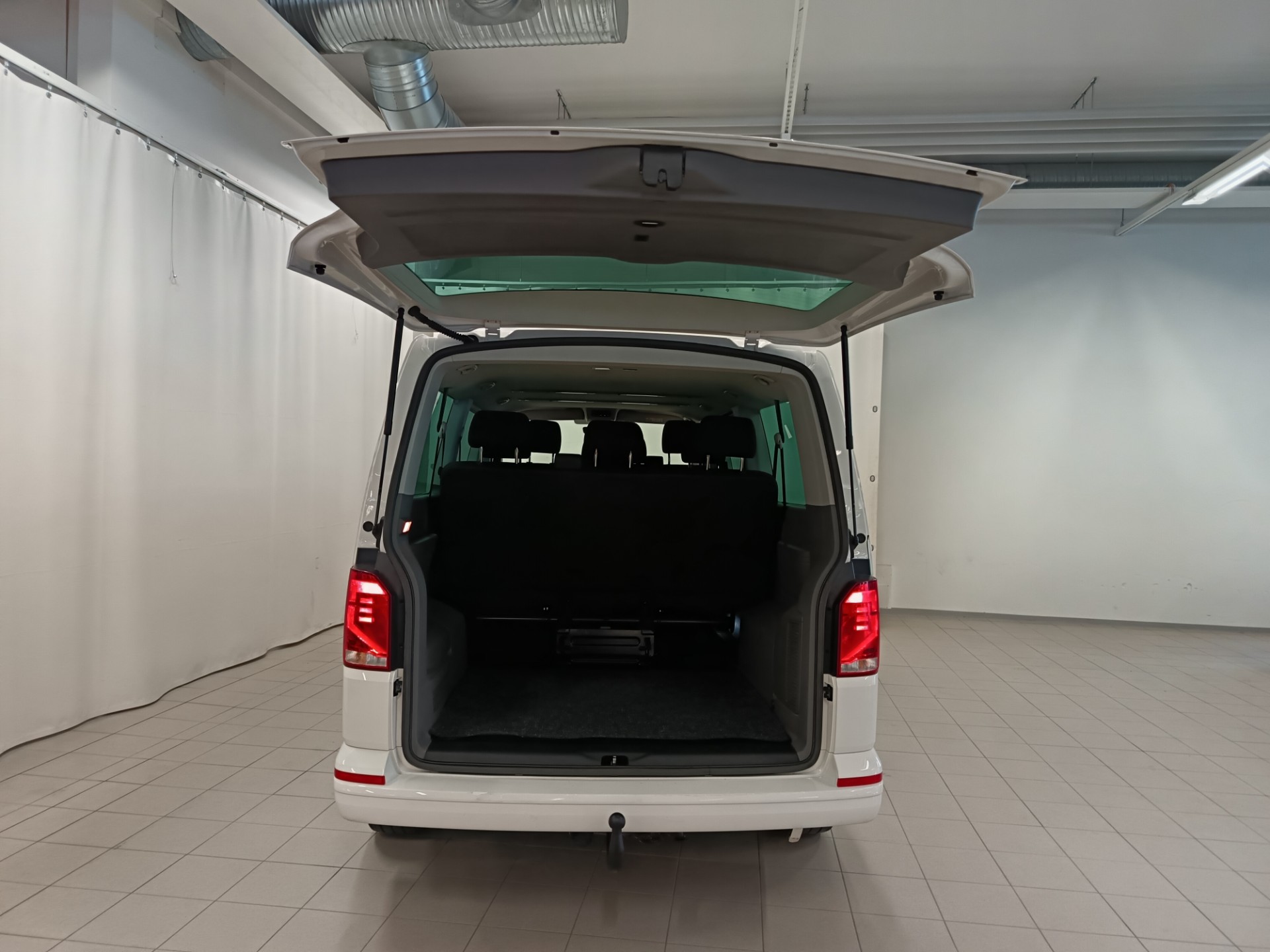 Volkswagen Caravelle 2023