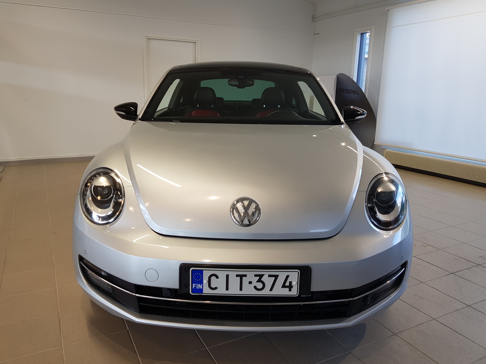 VOLKSWAGEN Beetle 2012