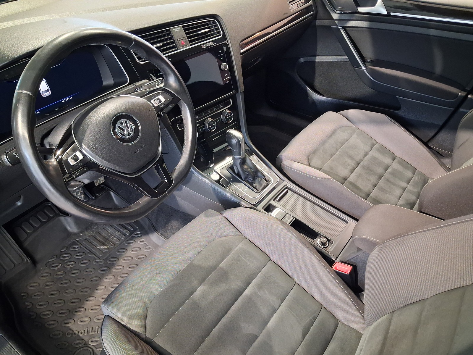 VOLKSWAGEN Golf 2019