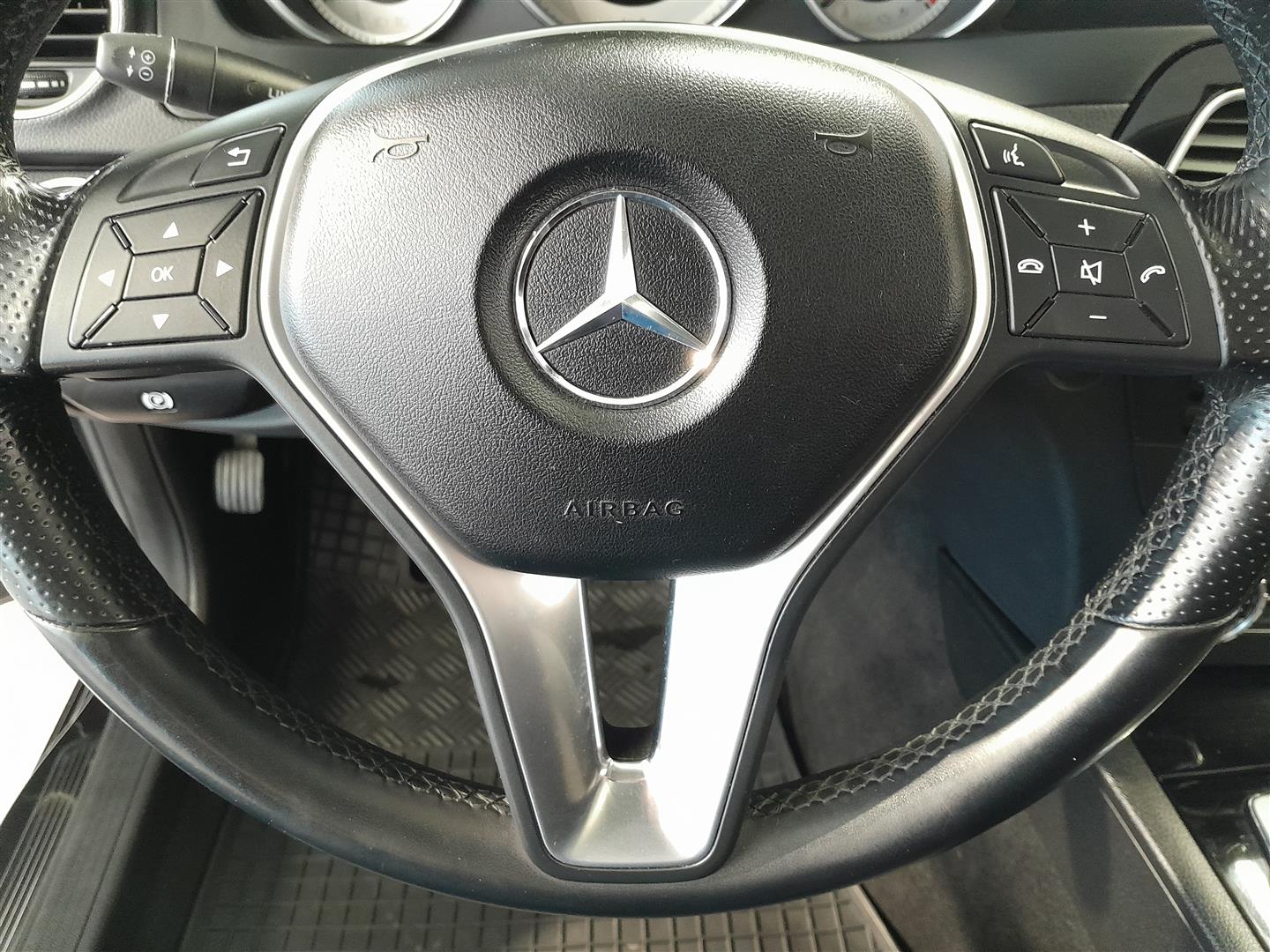 MERCEDES-BENZ C 2012