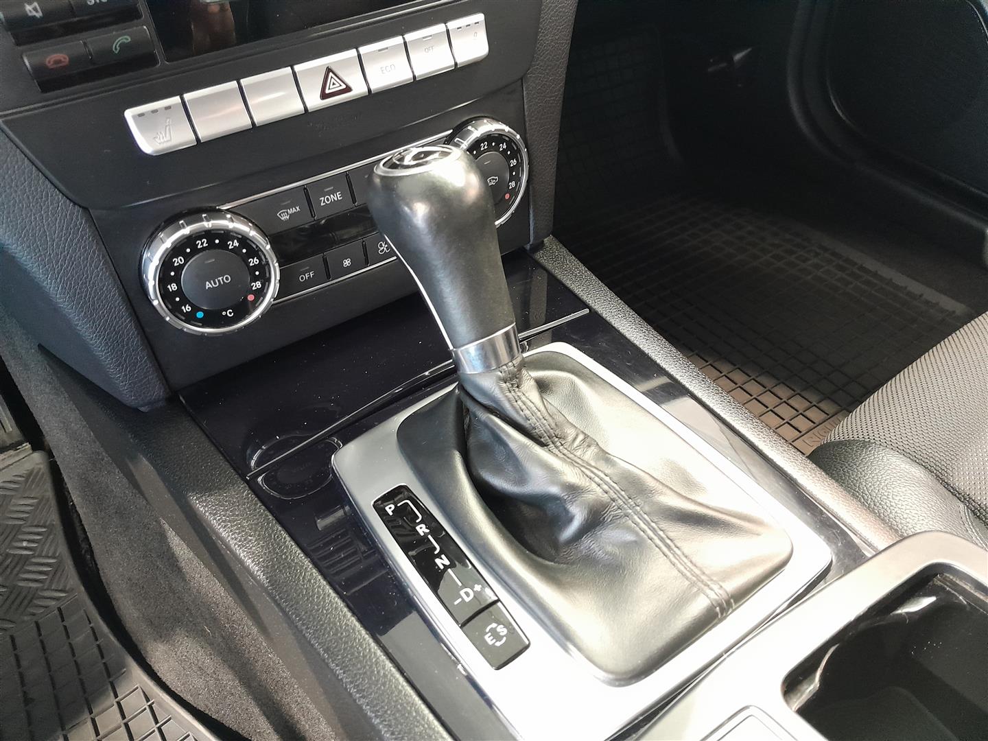 MERCEDES-BENZ C 2012