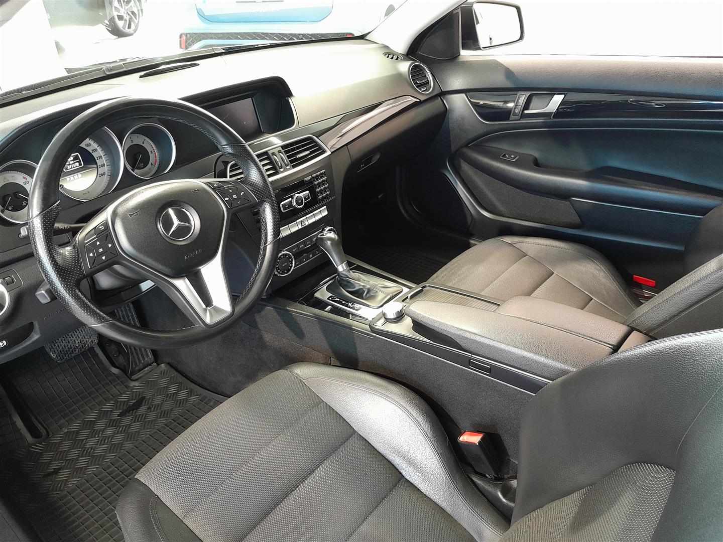 MERCEDES-BENZ C 2012
