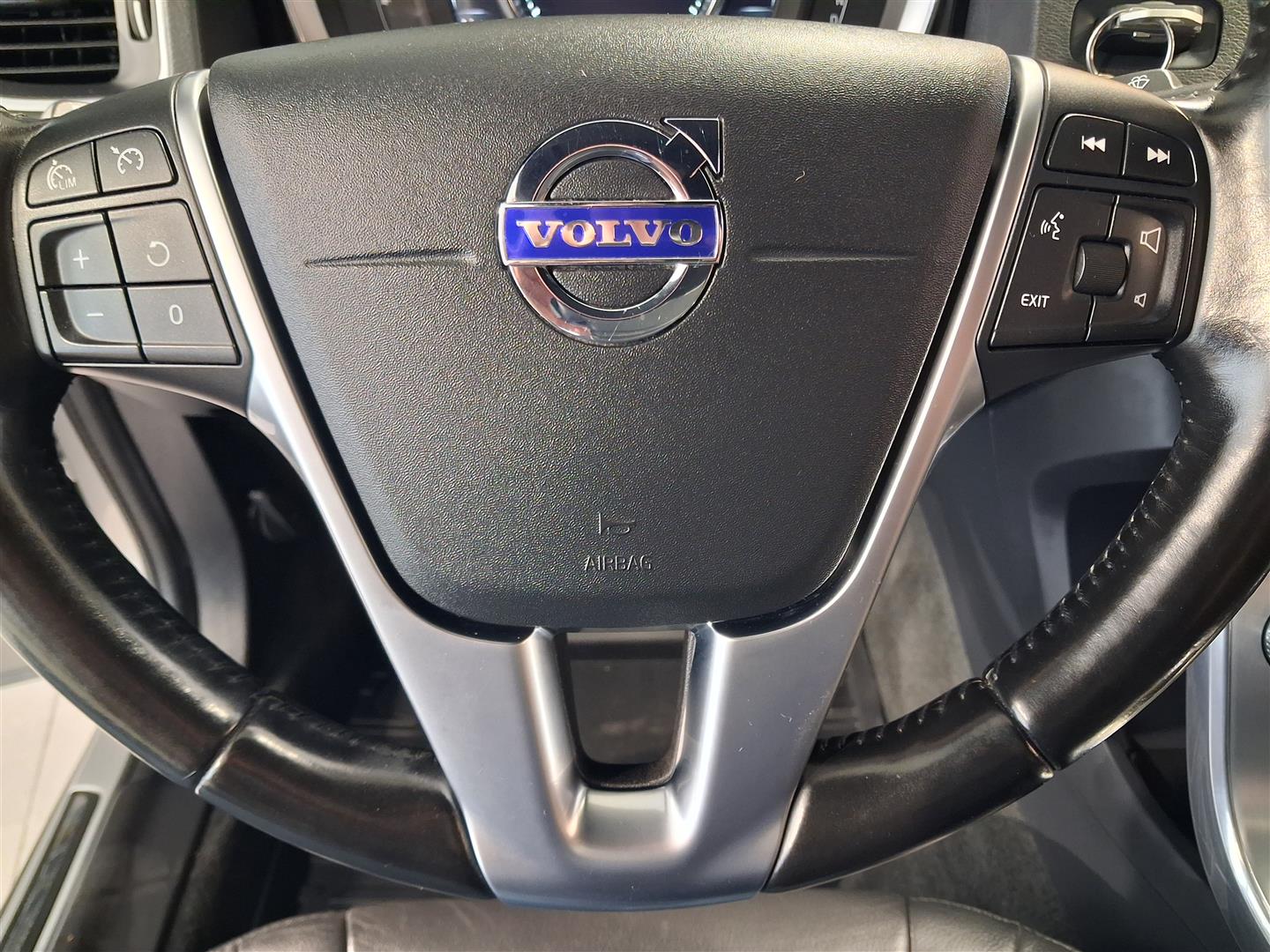 VOLVO V60 Cross Country 2017