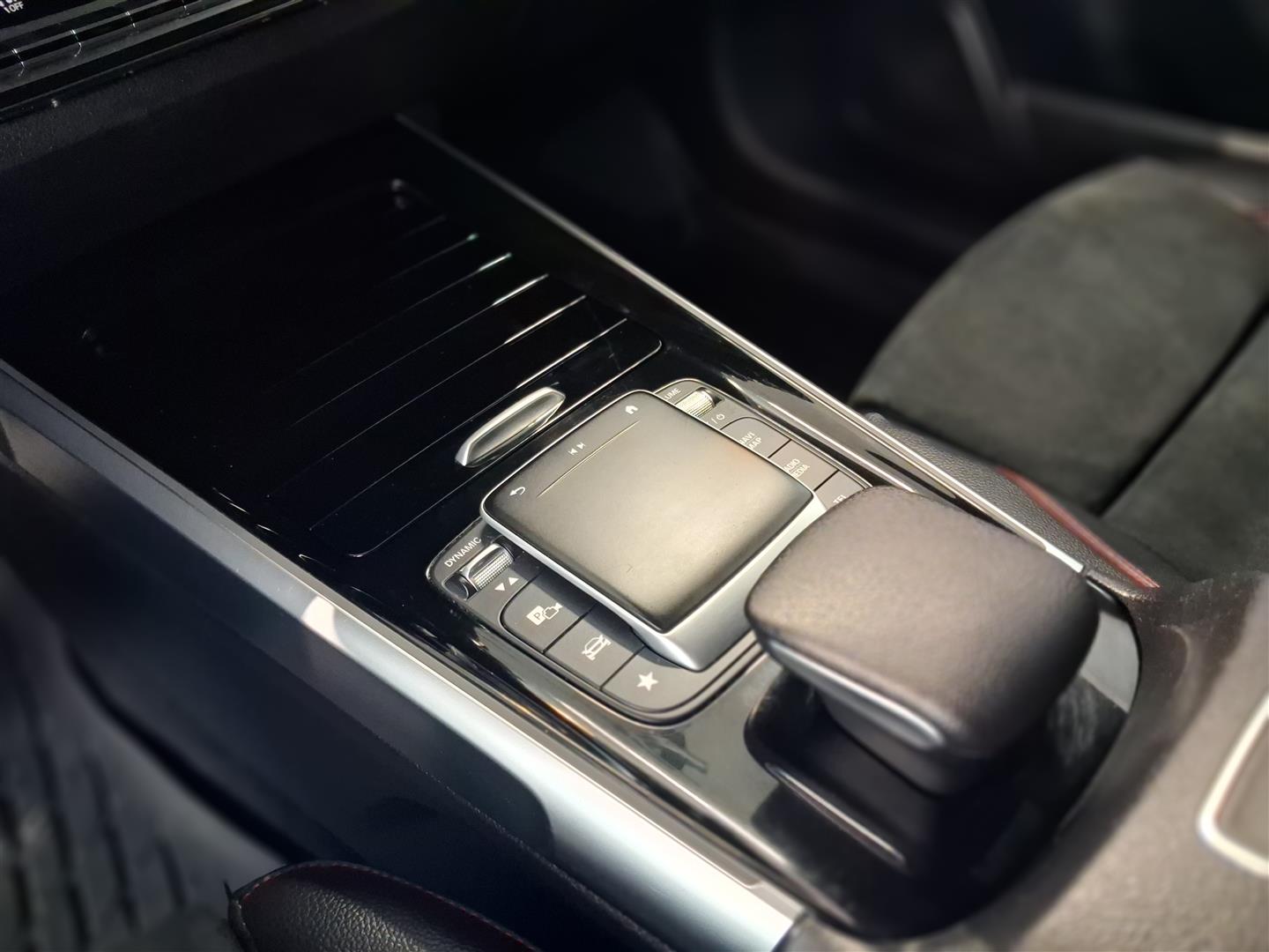 MERCEDES-BENZ GLB 2021