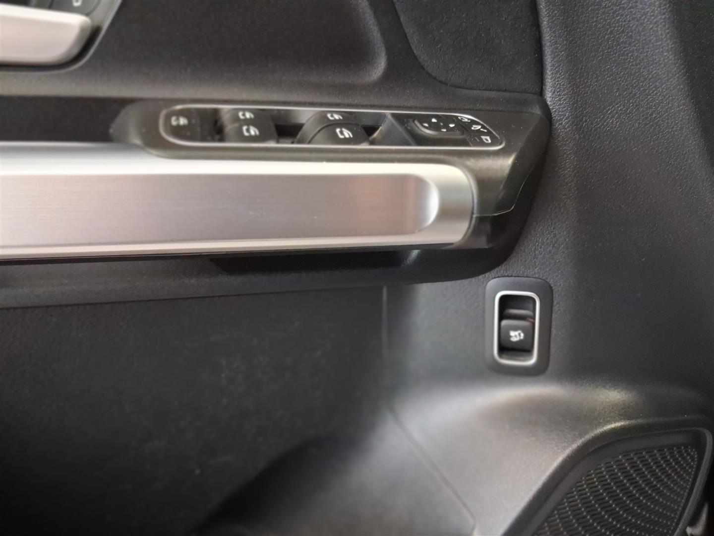 MERCEDES-BENZ GLB 2021