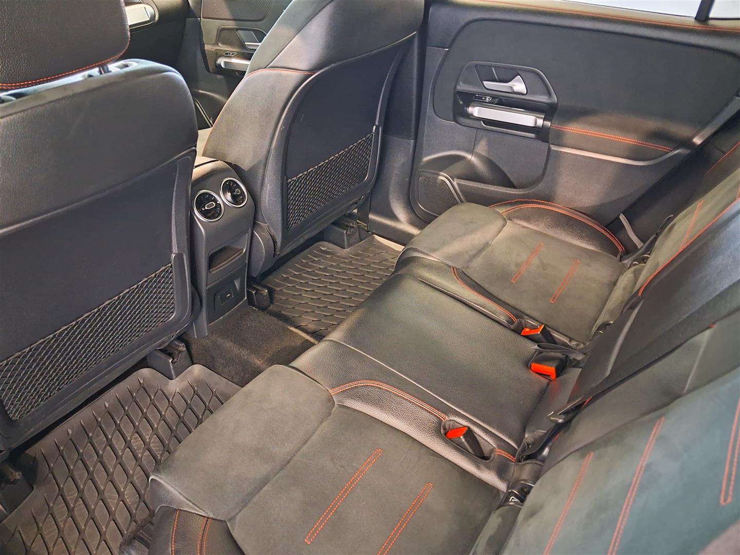 MERCEDES-BENZ GLB 2021