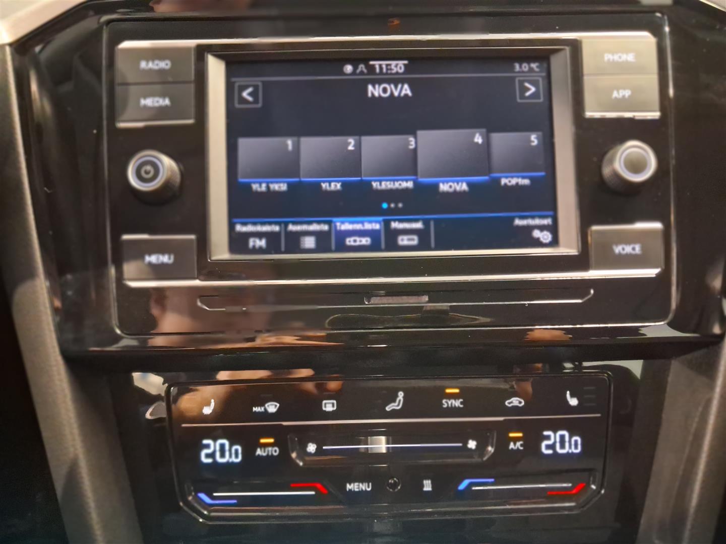 VOLKSWAGEN Passat 2023