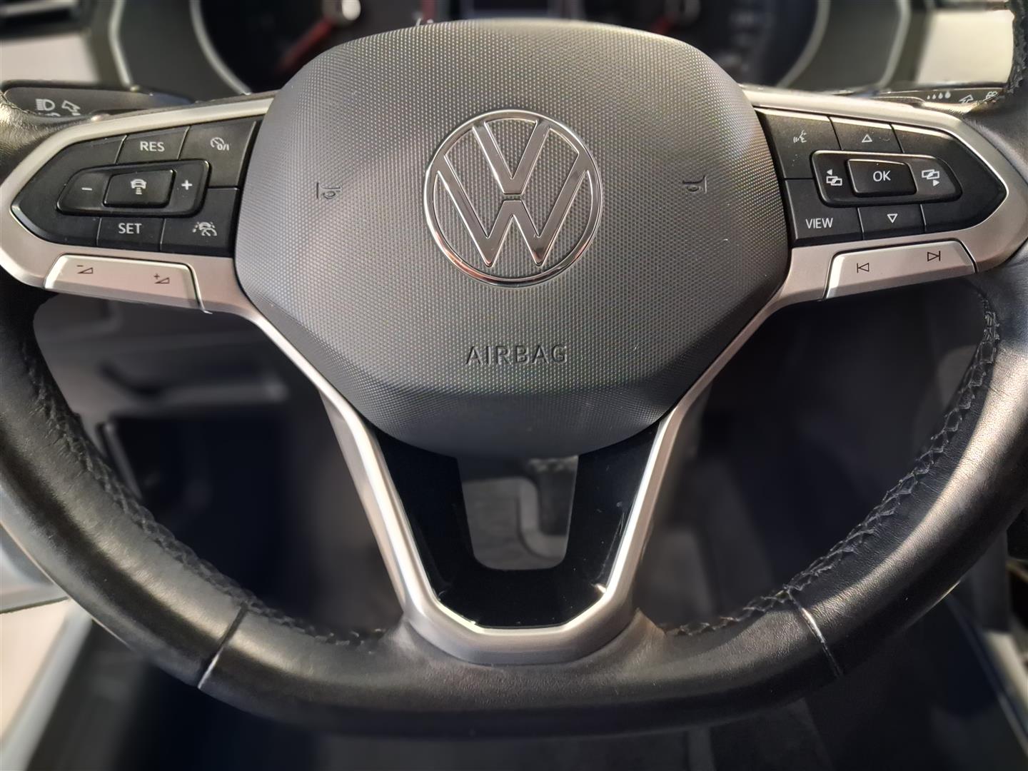 VOLKSWAGEN Passat 2023