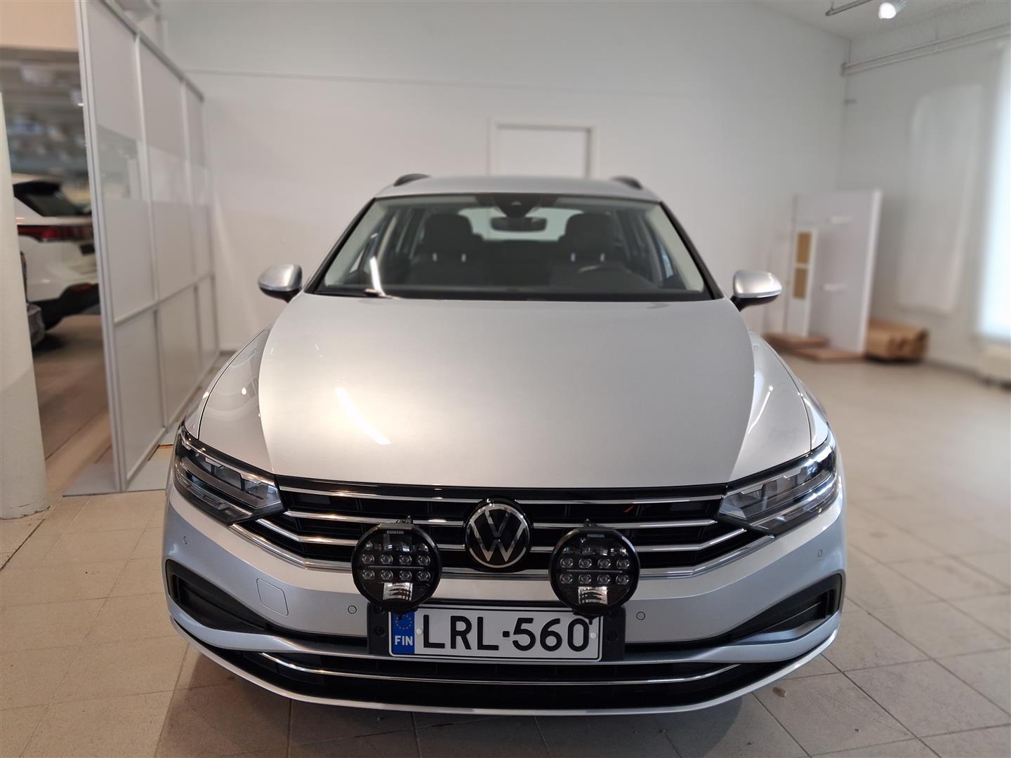VOLKSWAGEN Passat 2023