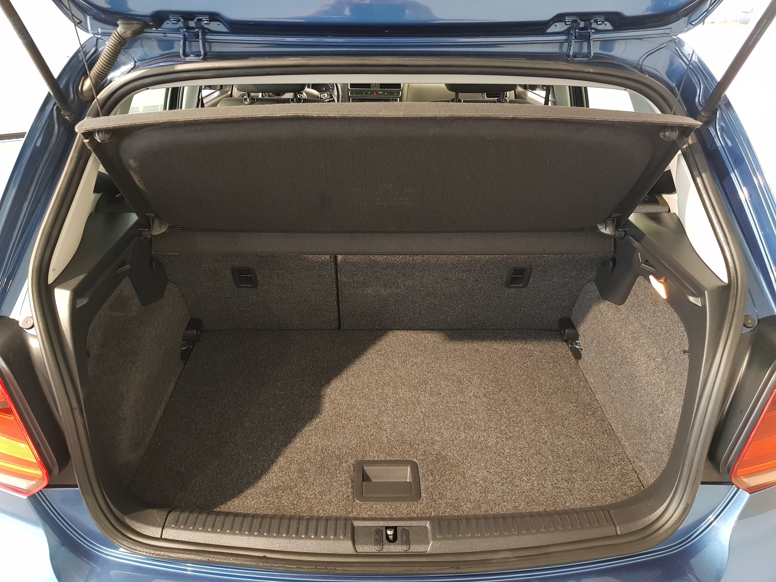 VOLKSWAGEN Polo 2015