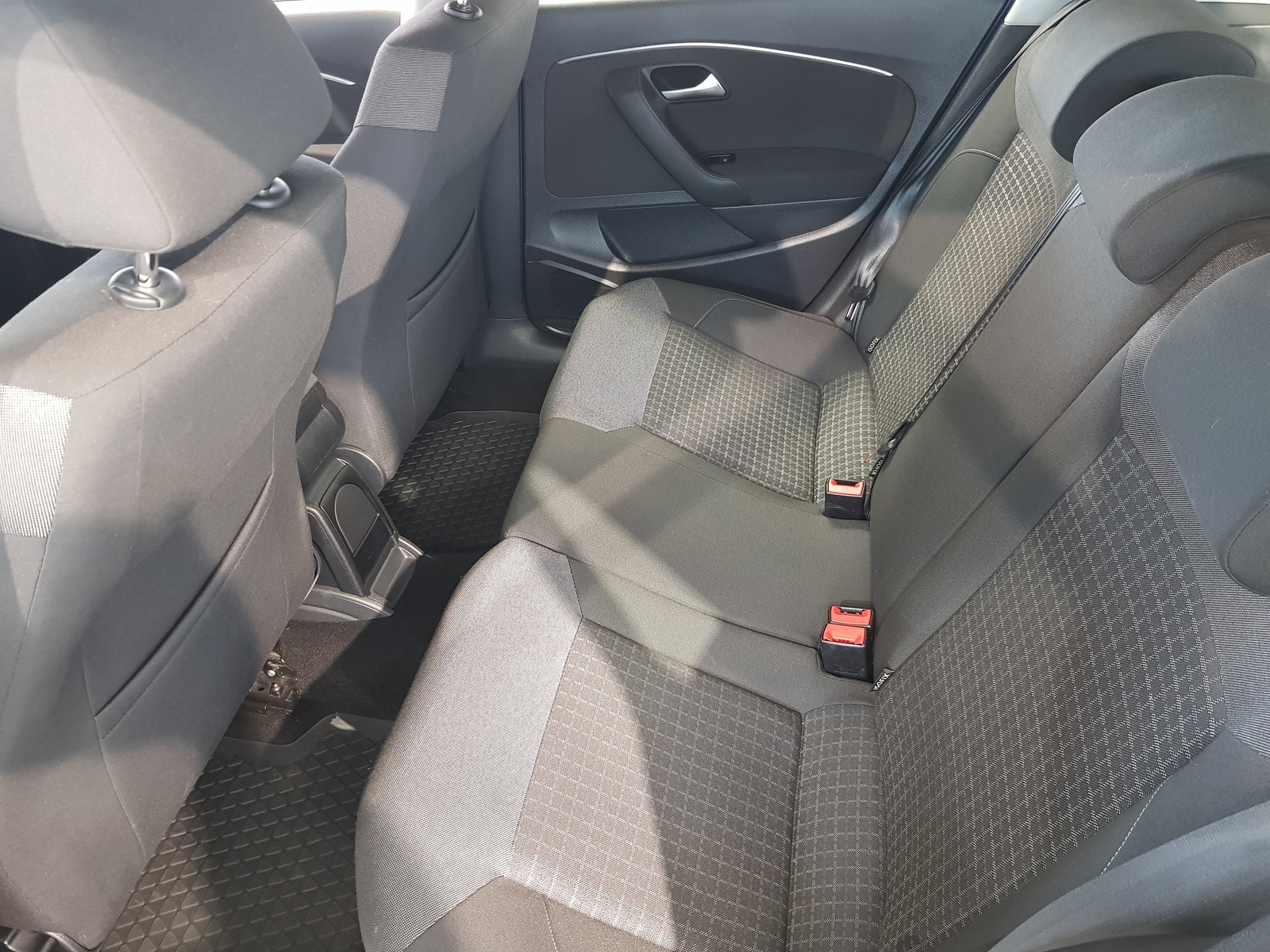 VOLKSWAGEN Polo 2015