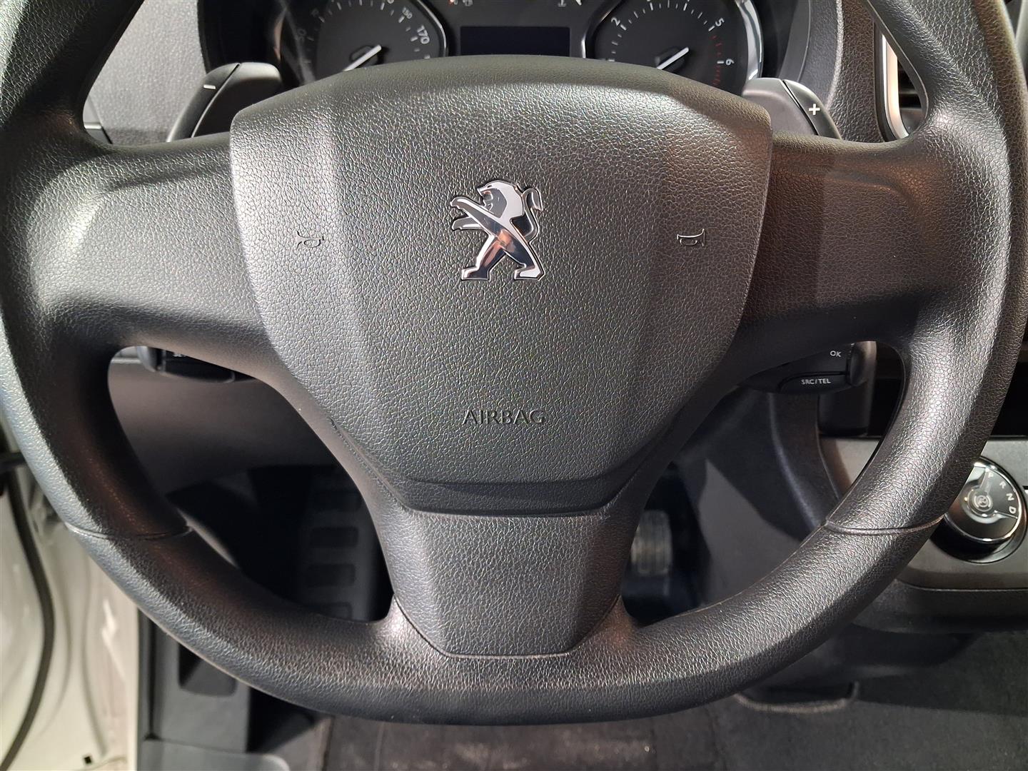 PEUGEOT Traveller 2022