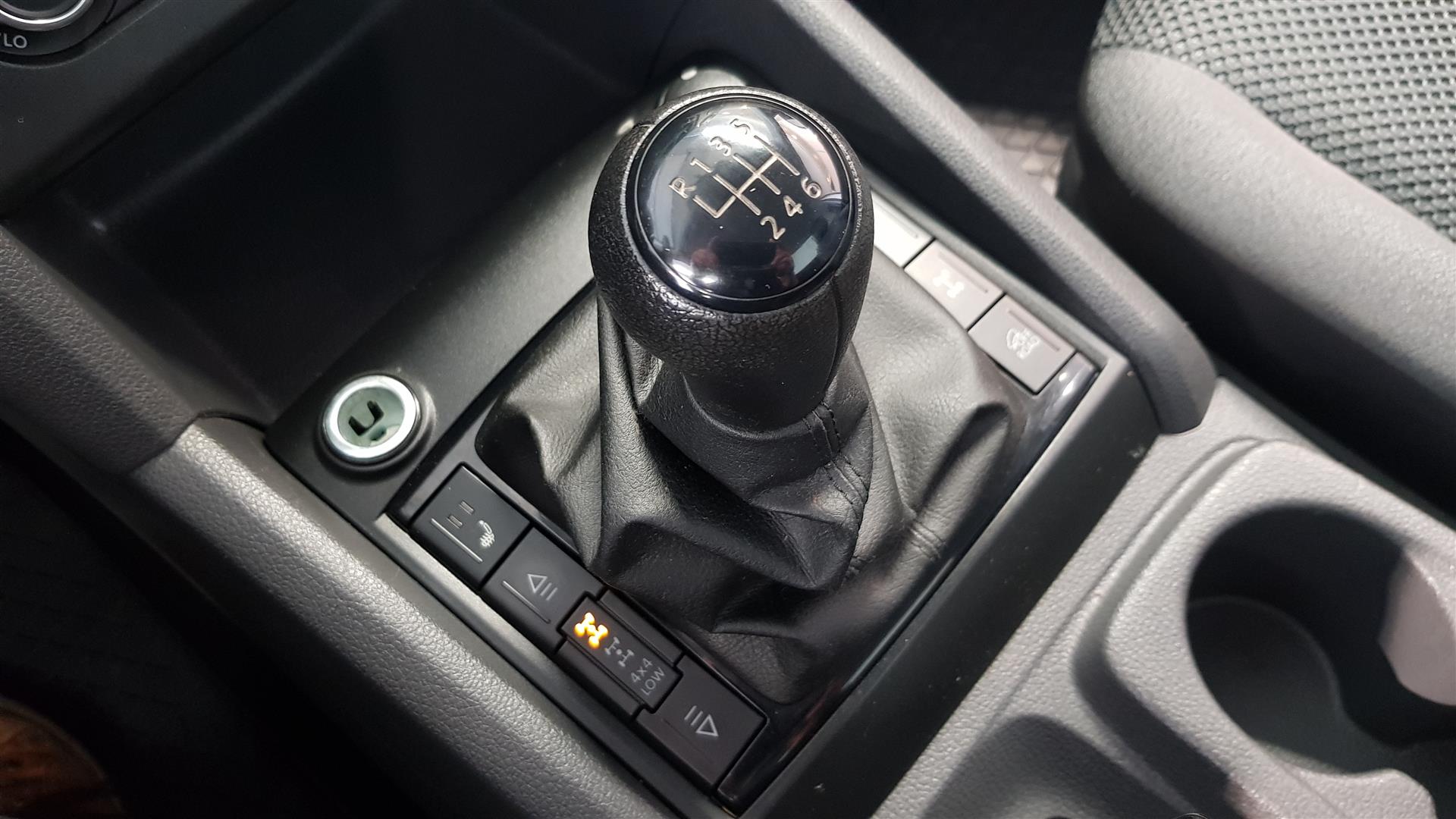 VOLKSWAGEN Amarok 2013