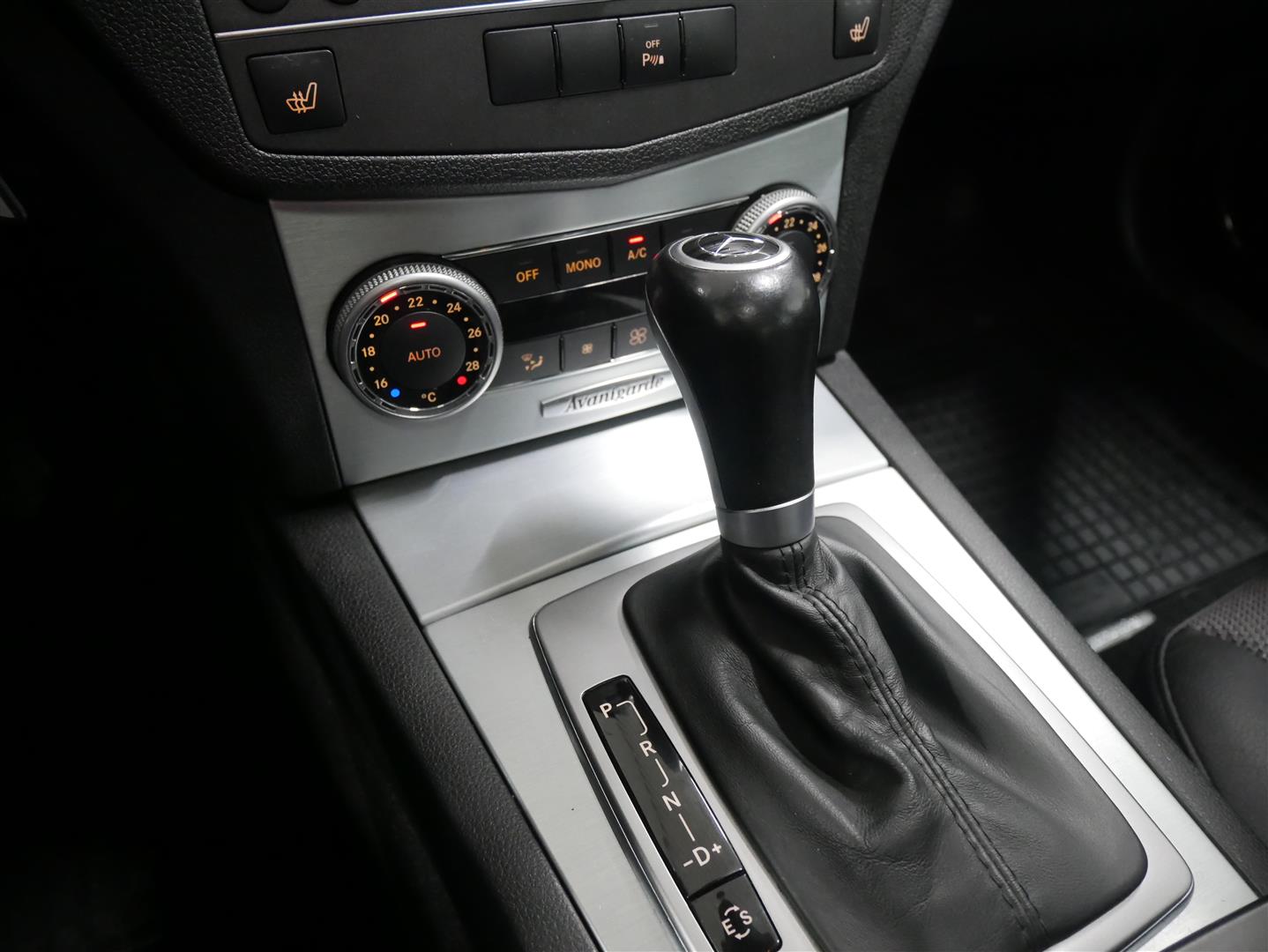 MERCEDES-BENZ C 2010