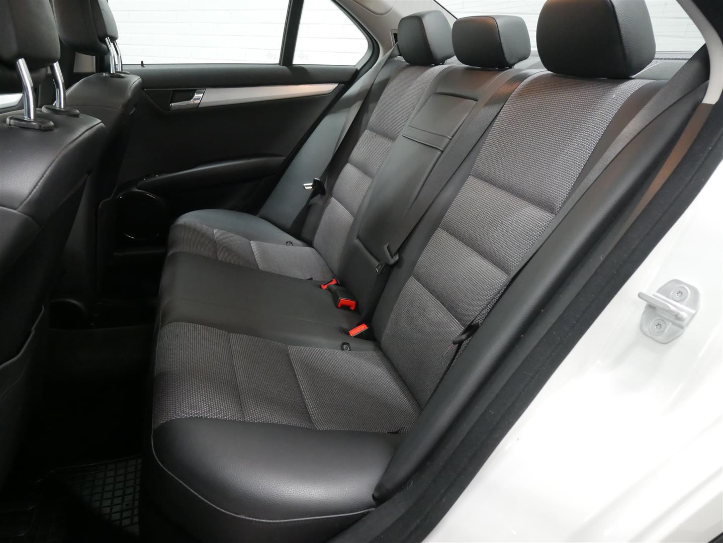 MERCEDES-BENZ C 2010