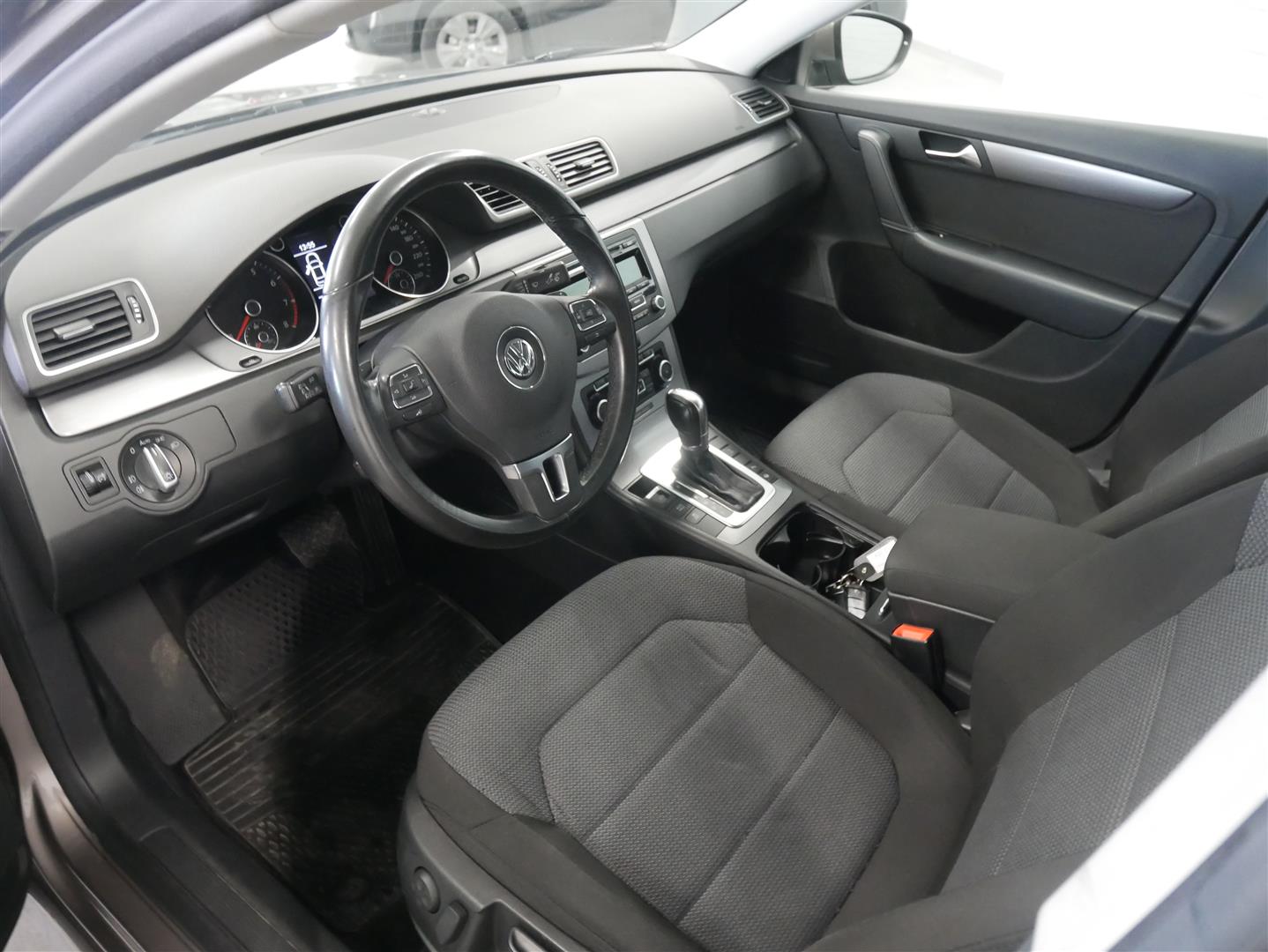 VOLKSWAGEN Passat 2012
