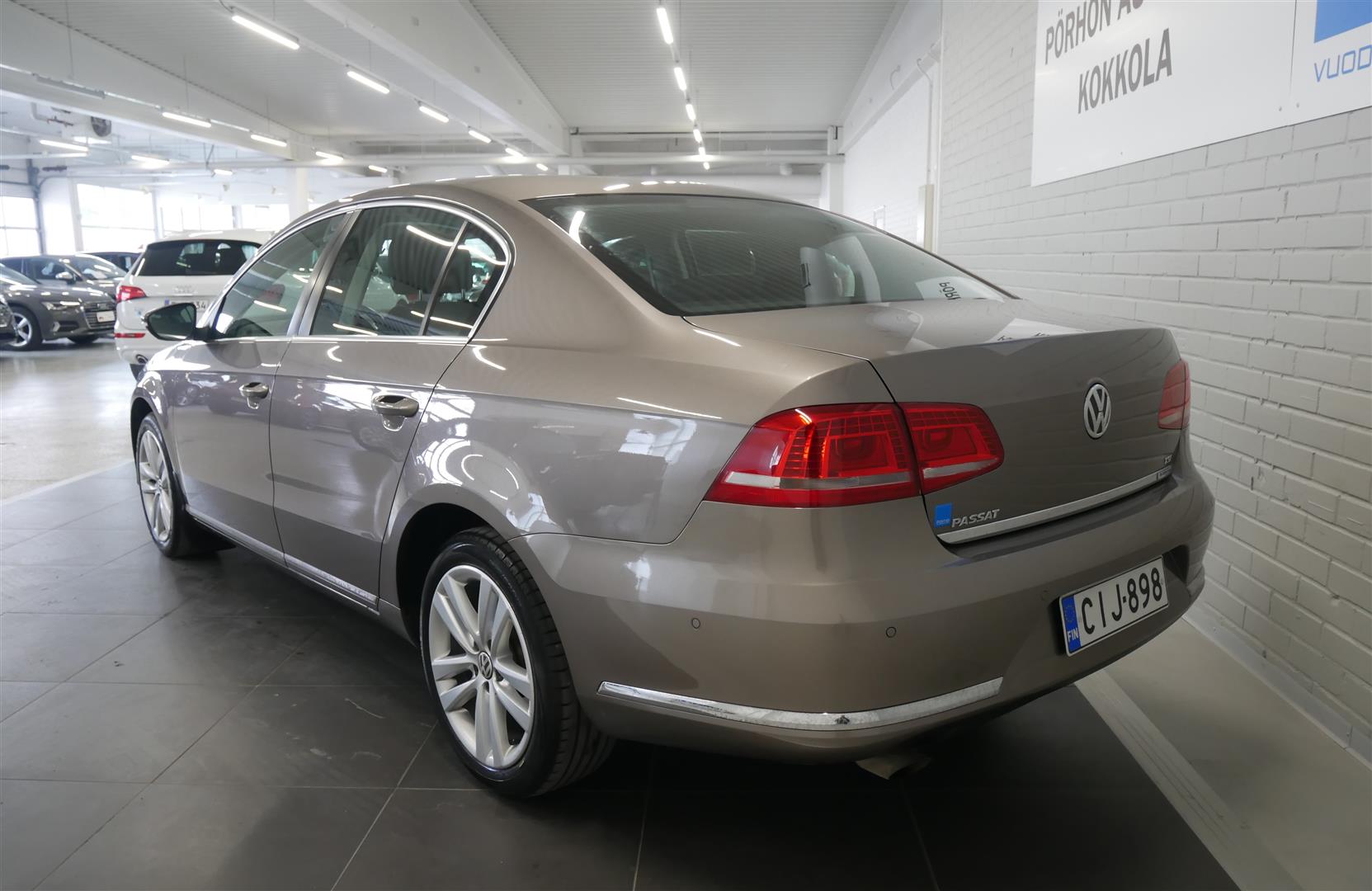 VOLKSWAGEN Passat 2012
