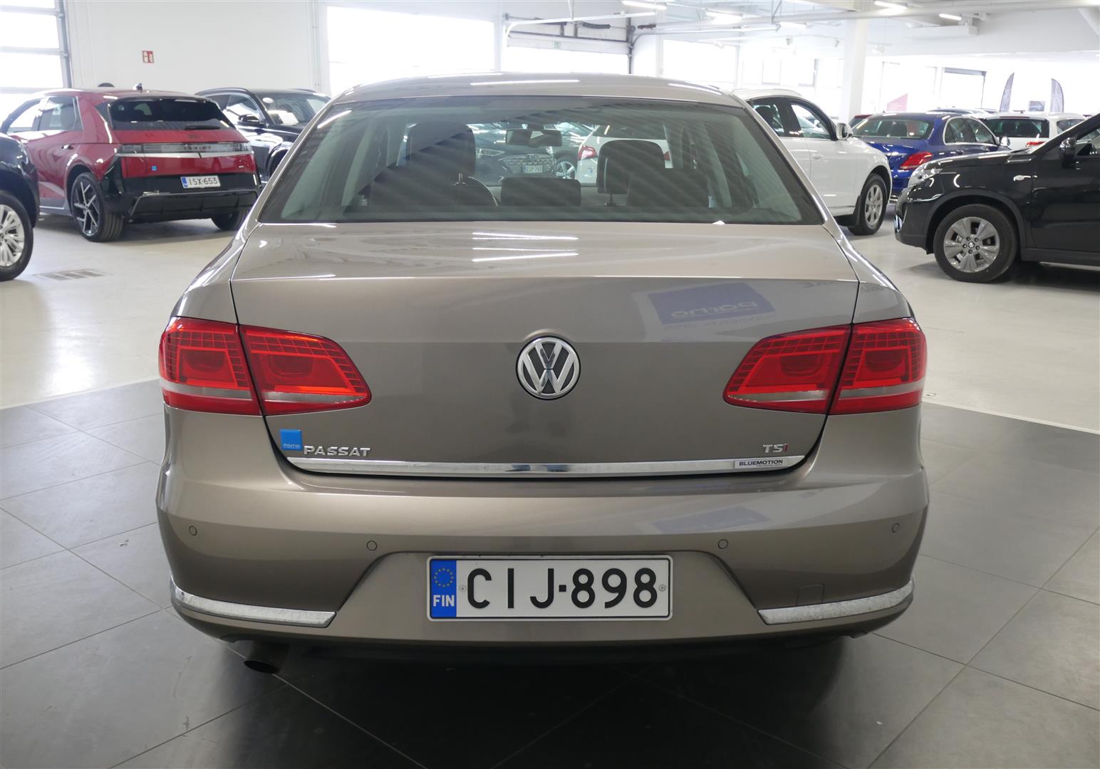 VOLKSWAGEN Passat 2012