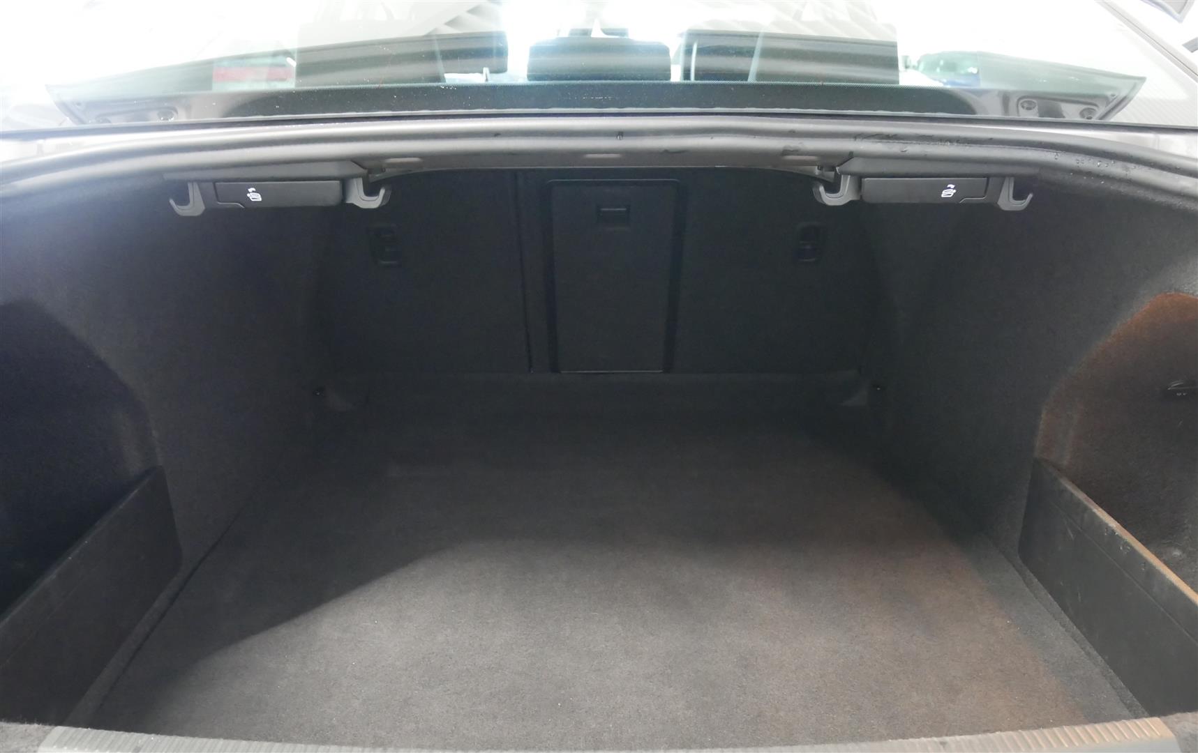 VOLKSWAGEN Passat 2012