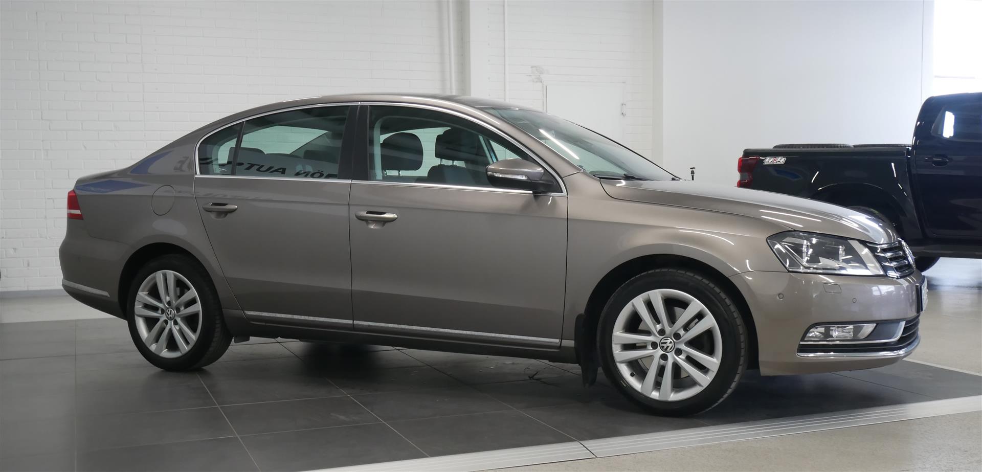 VOLKSWAGEN Passat 2012