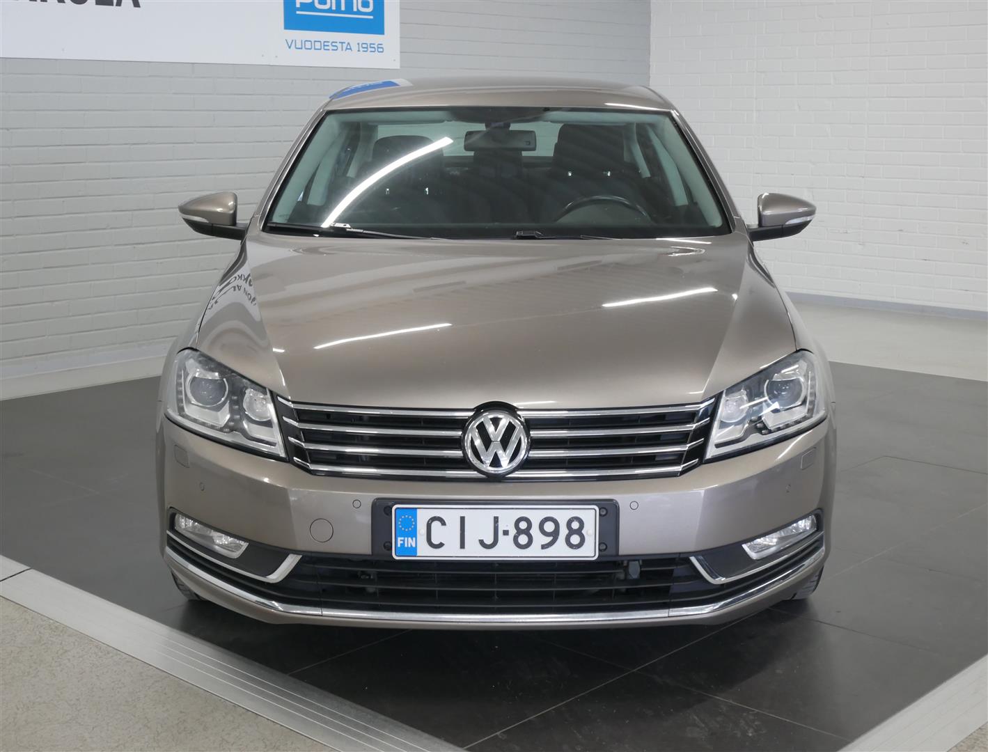 VOLKSWAGEN Passat 2012