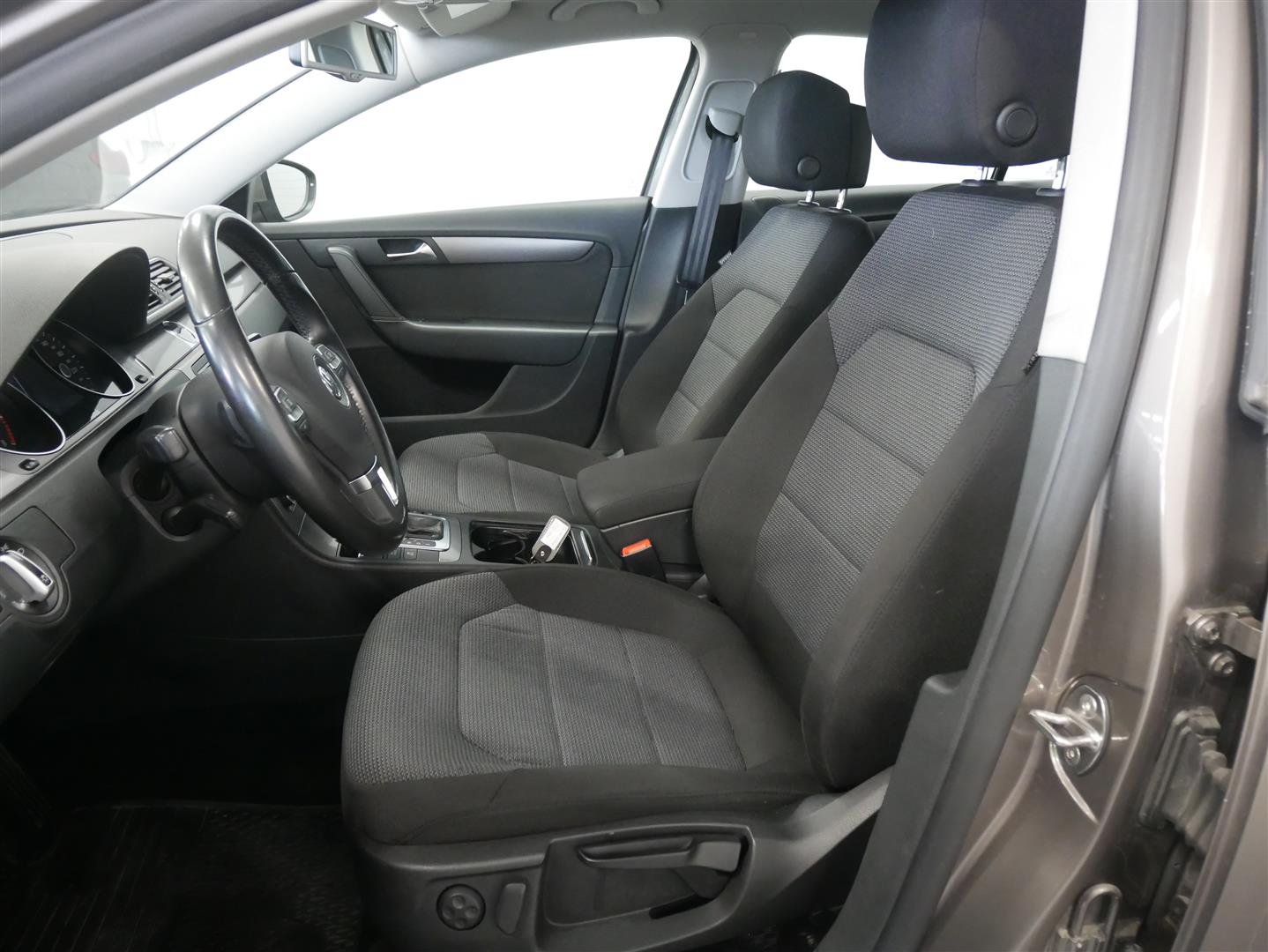 VOLKSWAGEN Passat 2012