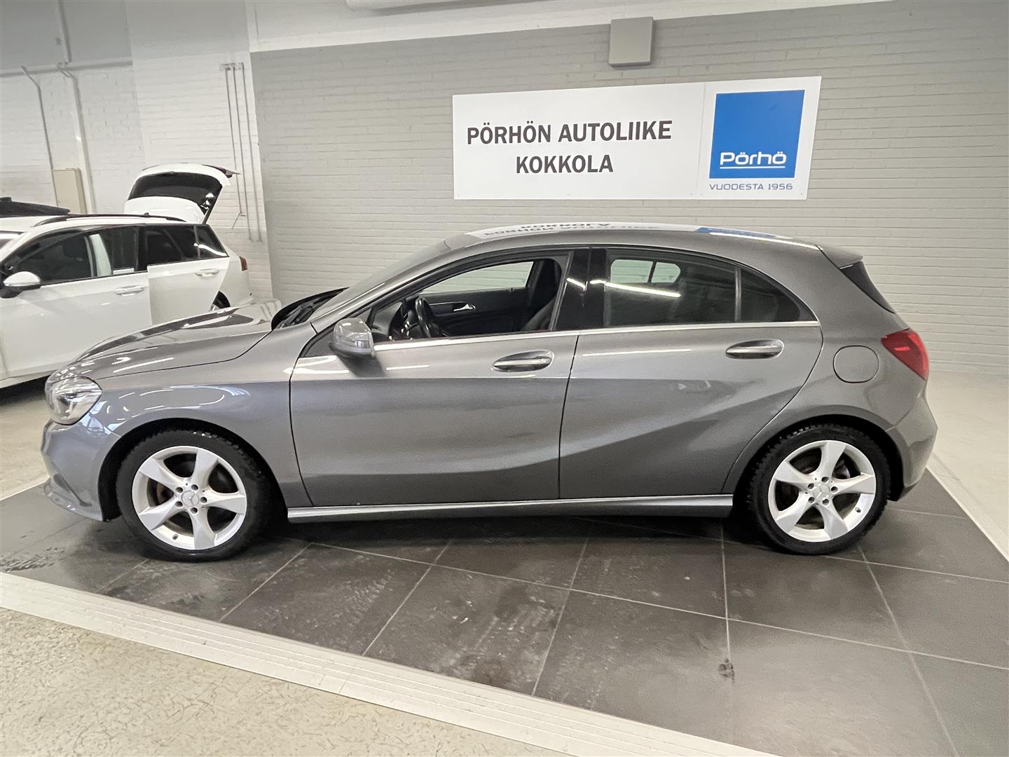 MERCEDES-BENZ A 2017