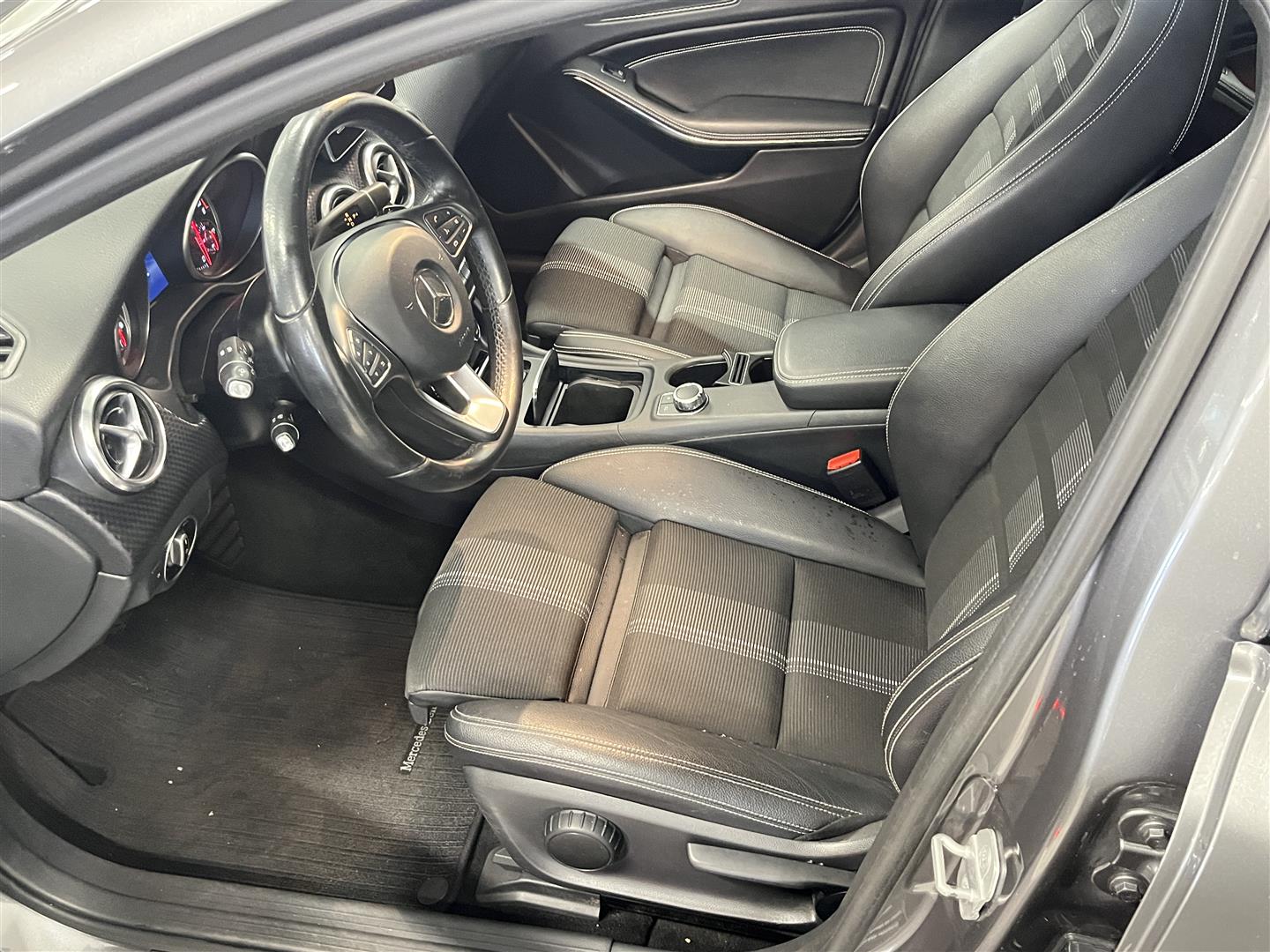 MERCEDES-BENZ A 2017