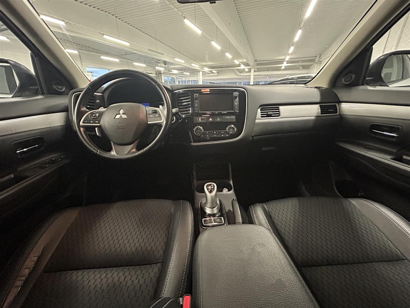 MITSUBISHI Outlander PHEV 2014